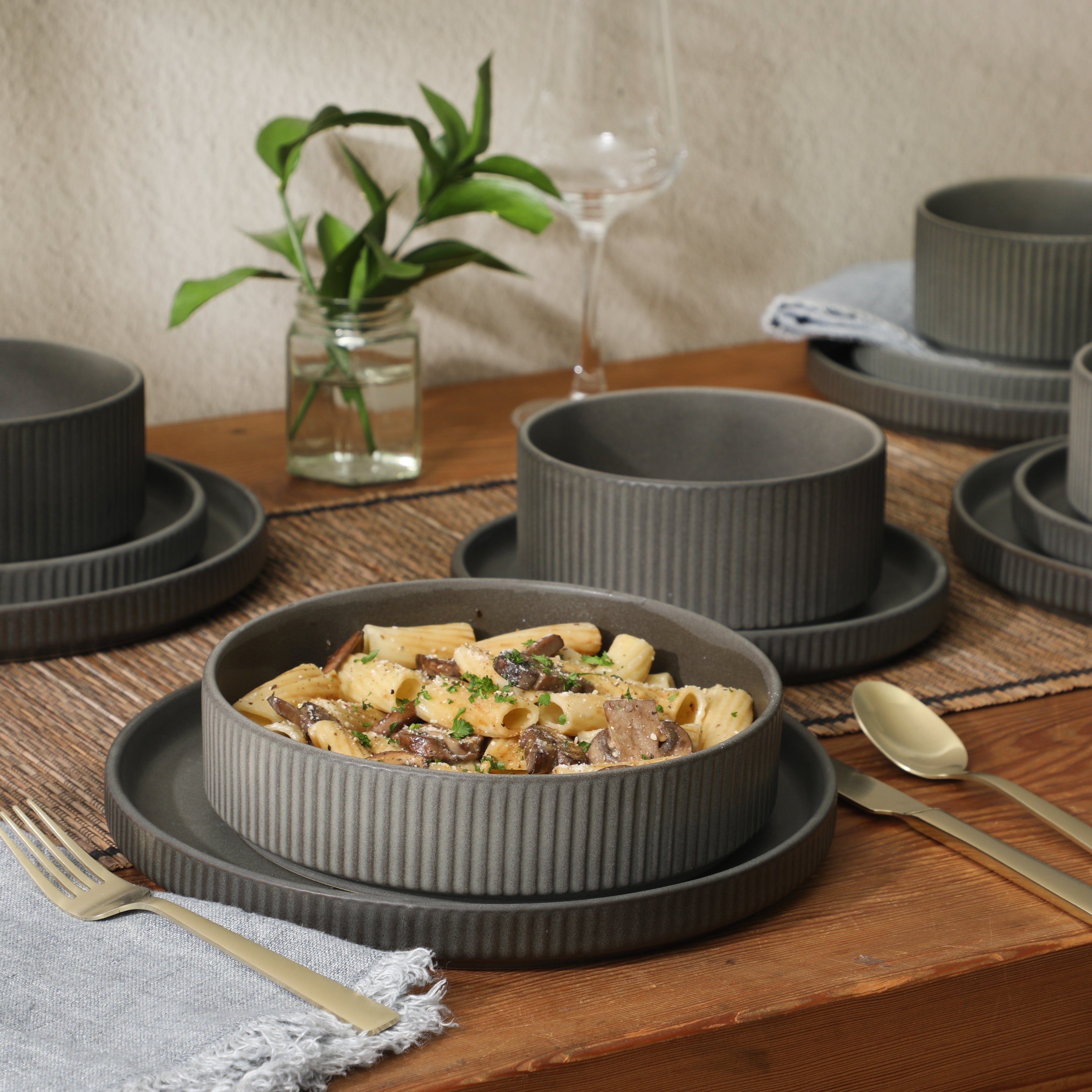 Gibson Elite Deerfield 16-Piece Stoneware Dinnerware Set – Stackable Plates and Bowls, Reactive Glaze Finish, Service for 4 – Microwave & Dishwasher Safe