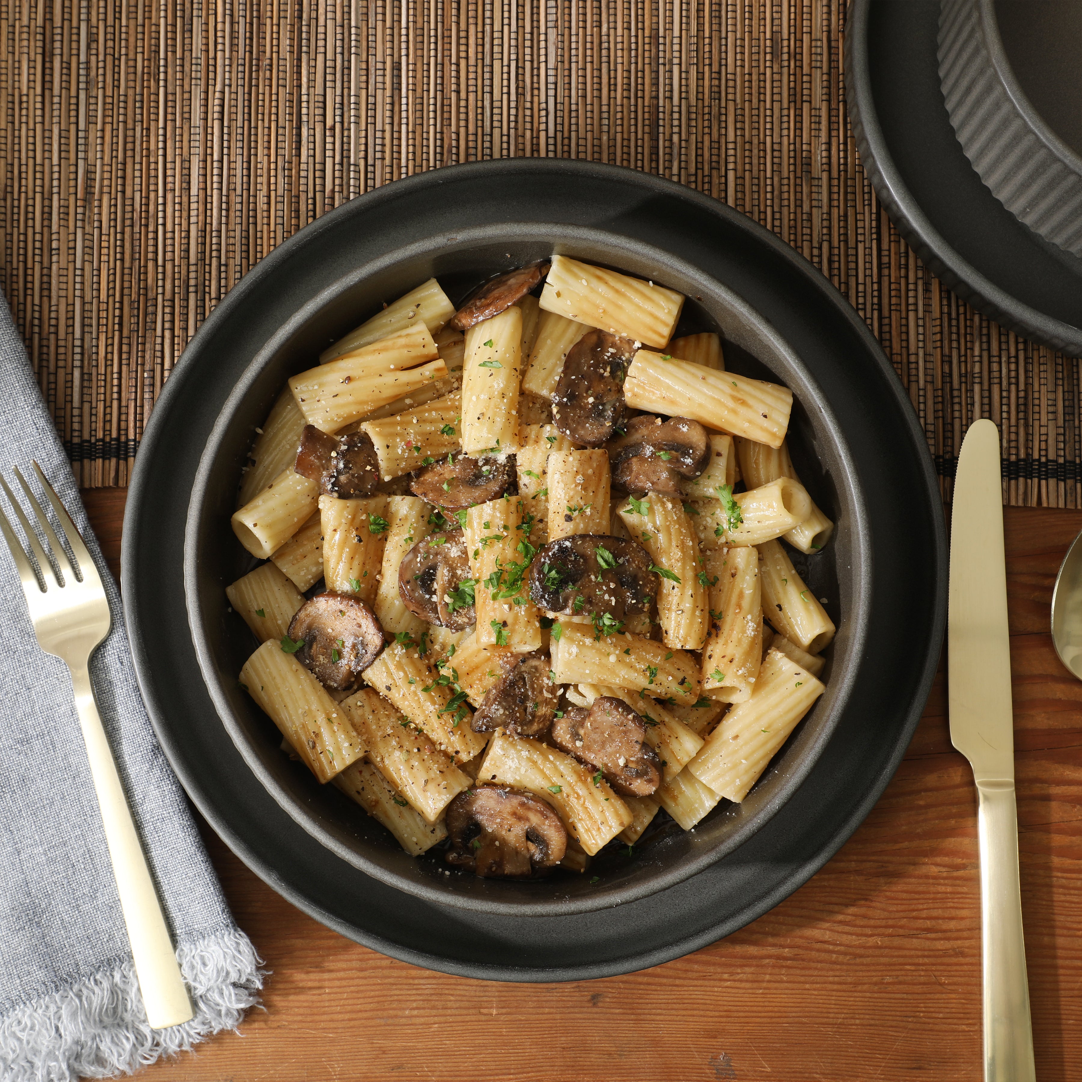 Gibson Elite Deerfield 16-Piece Stoneware Dinnerware Set – Stackable Plates and Bowls, Reactive Glaze Finish, Service for 4 – Microwave & Dishwasher Safe