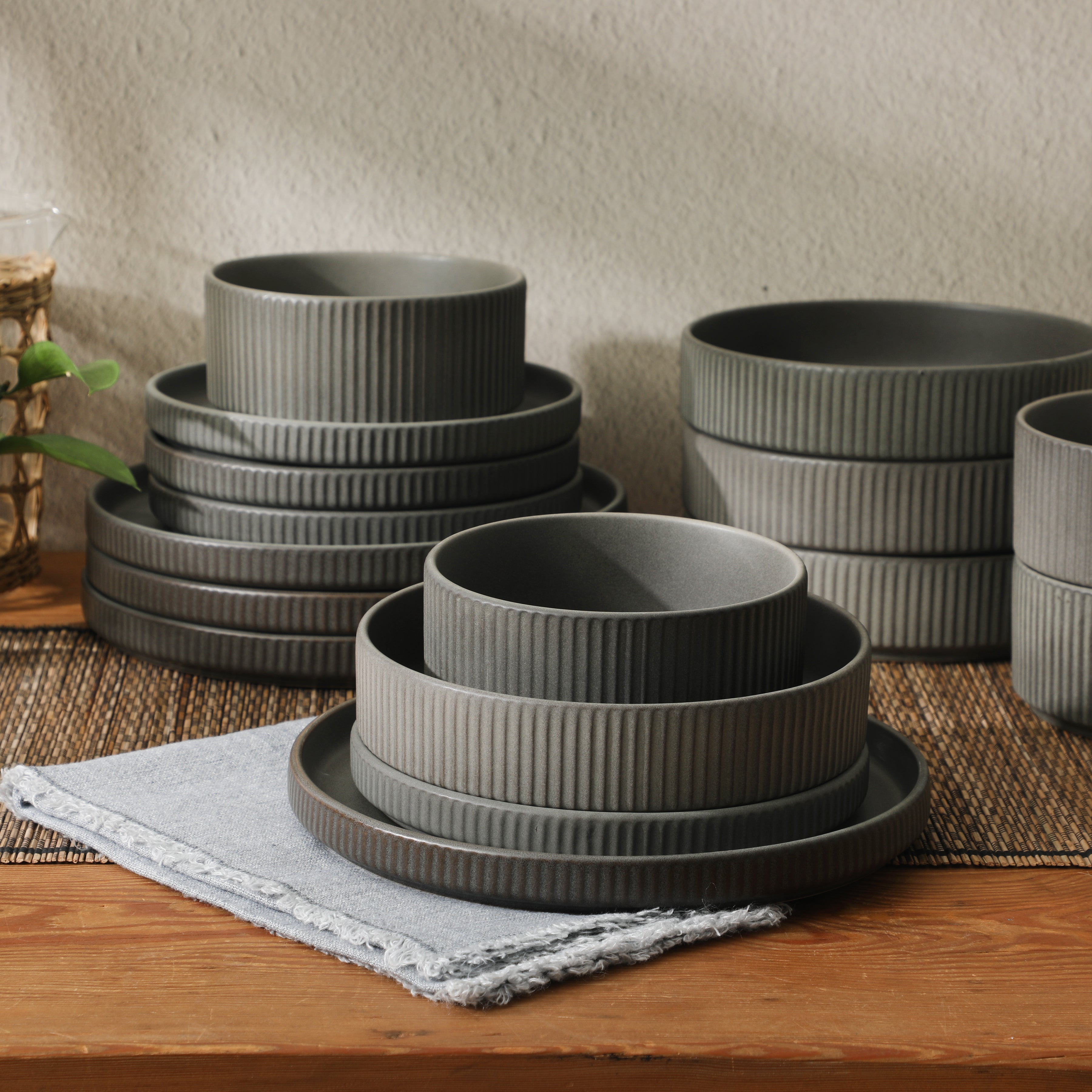 Gibson Elite Deerfield 16-Piece Stoneware Dinnerware Set – Stackable Plates and Bowls, Reactive Glaze Finish, Service for 4 – Microwave & Dishwasher Safe
