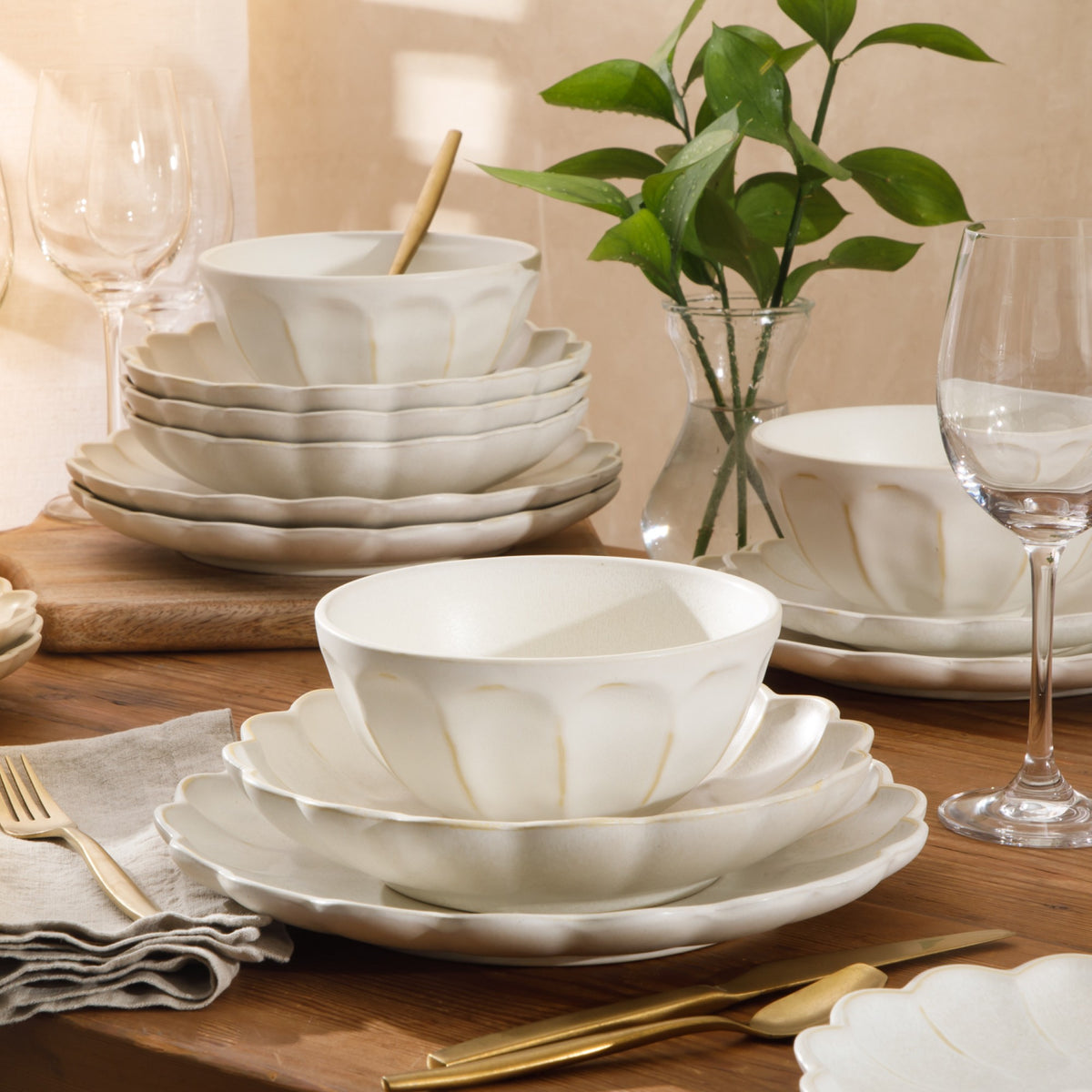 Bloomhouse Plates and Bowls Set, 16 Piece Stoneware Dinnerware for 4, Scallop Embossed, Dishwasher & Microwave Safe, Black