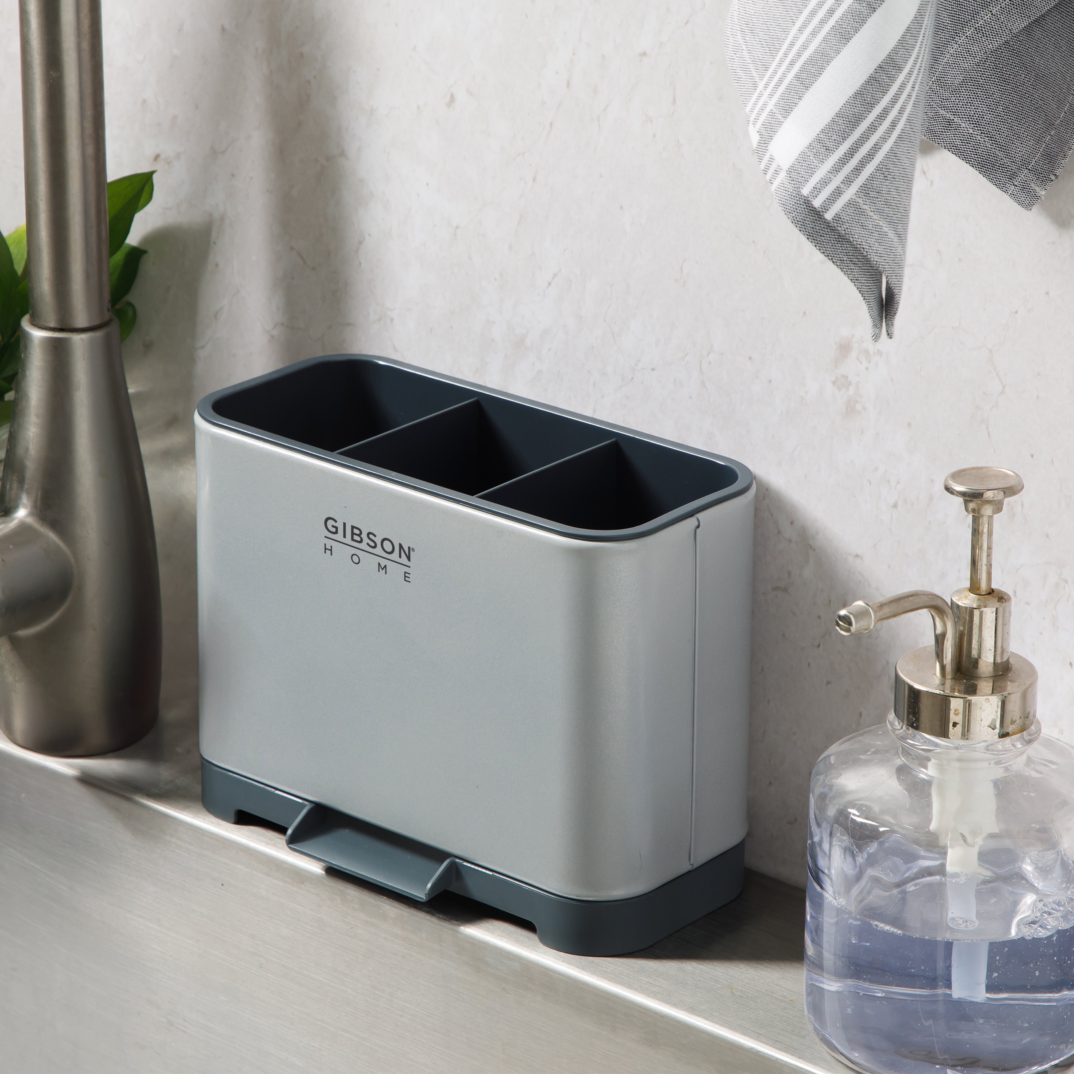 Gibson Home Ledgebrook Sink Caddy With Metal Panel, Sponge Holder for Kitchen Sink, Countertop Organizer and Storage Essentials With Drain Board