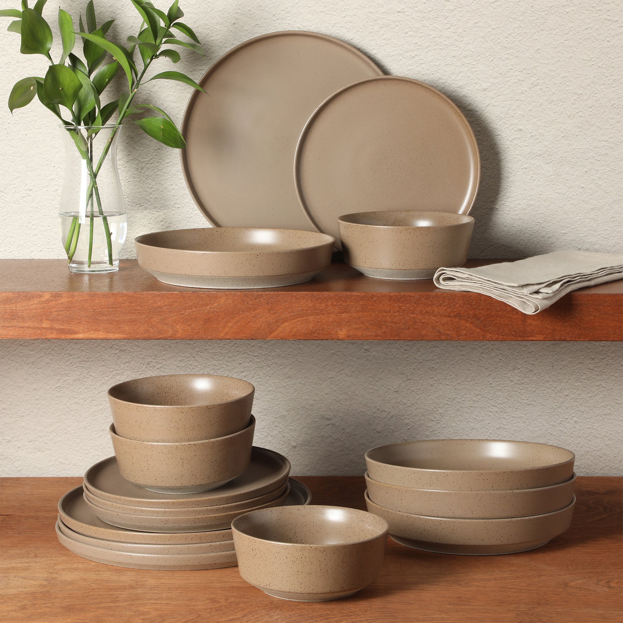 Gibson Elite Overbrook 16-Piece Pottery Clay Stoneware Dinnerware Set –  Reactive Glaze, Stackable Plates and Bowls w/ Pasta Bowl, Service for 4 – Microwave & Dishwasher Safe