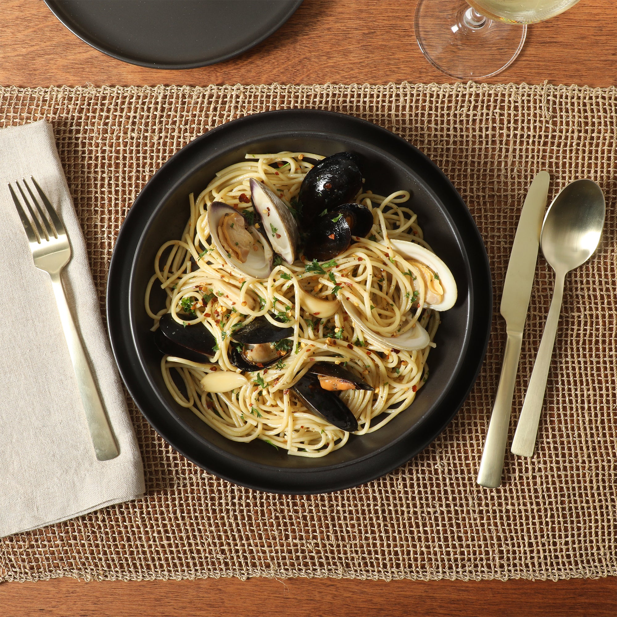 Gibson Elite Overbrook 16-Piece Pottery Clay Stoneware Dinnerware Set –  Reactive Glaze, Stackable Plates and Bowls w/ Pasta Bowl, Service for 4 – Microwave & Dishwasher Safe