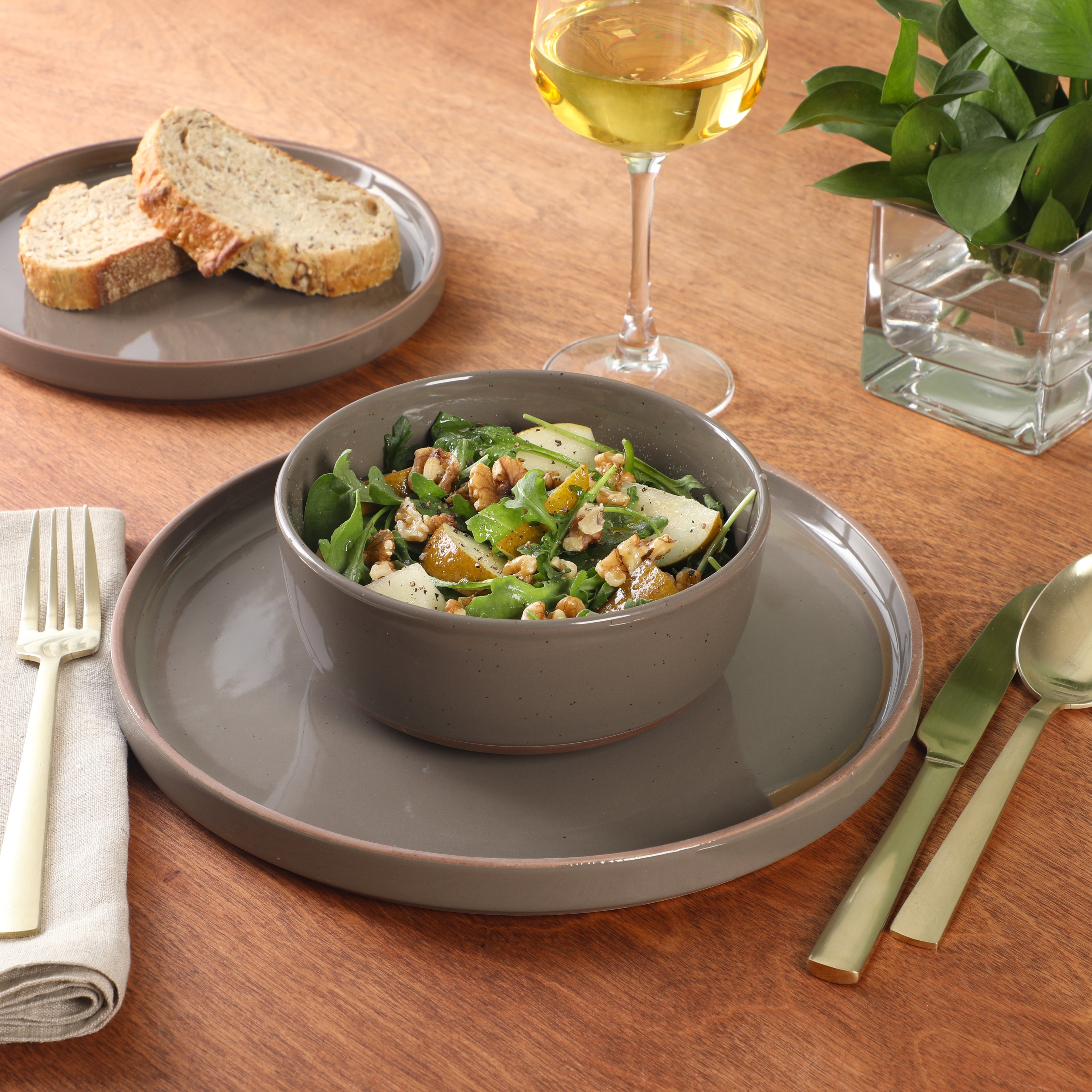 Gibson Elite Northrock Stoneware Dinnerware Set, 16-Piece Service for 4 Plates and Bowls Set – Dishes with Hand-Painted Terracotta Base