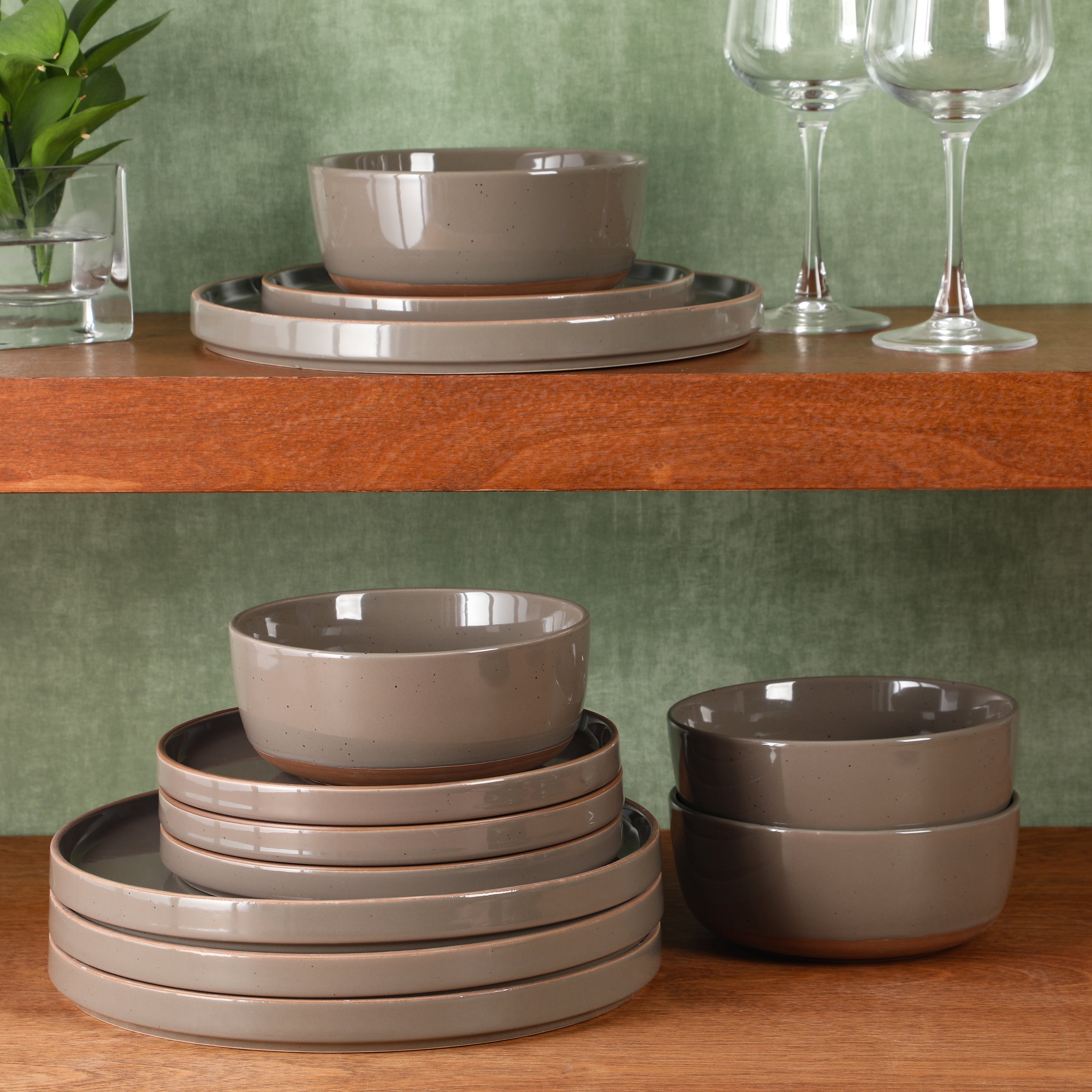 Gibson Elite Northrock Stoneware Dinnerware Set, 16-Piece Service for 4 Plates and Bowls Set – Dishes with Hand-Painted Terracotta Base