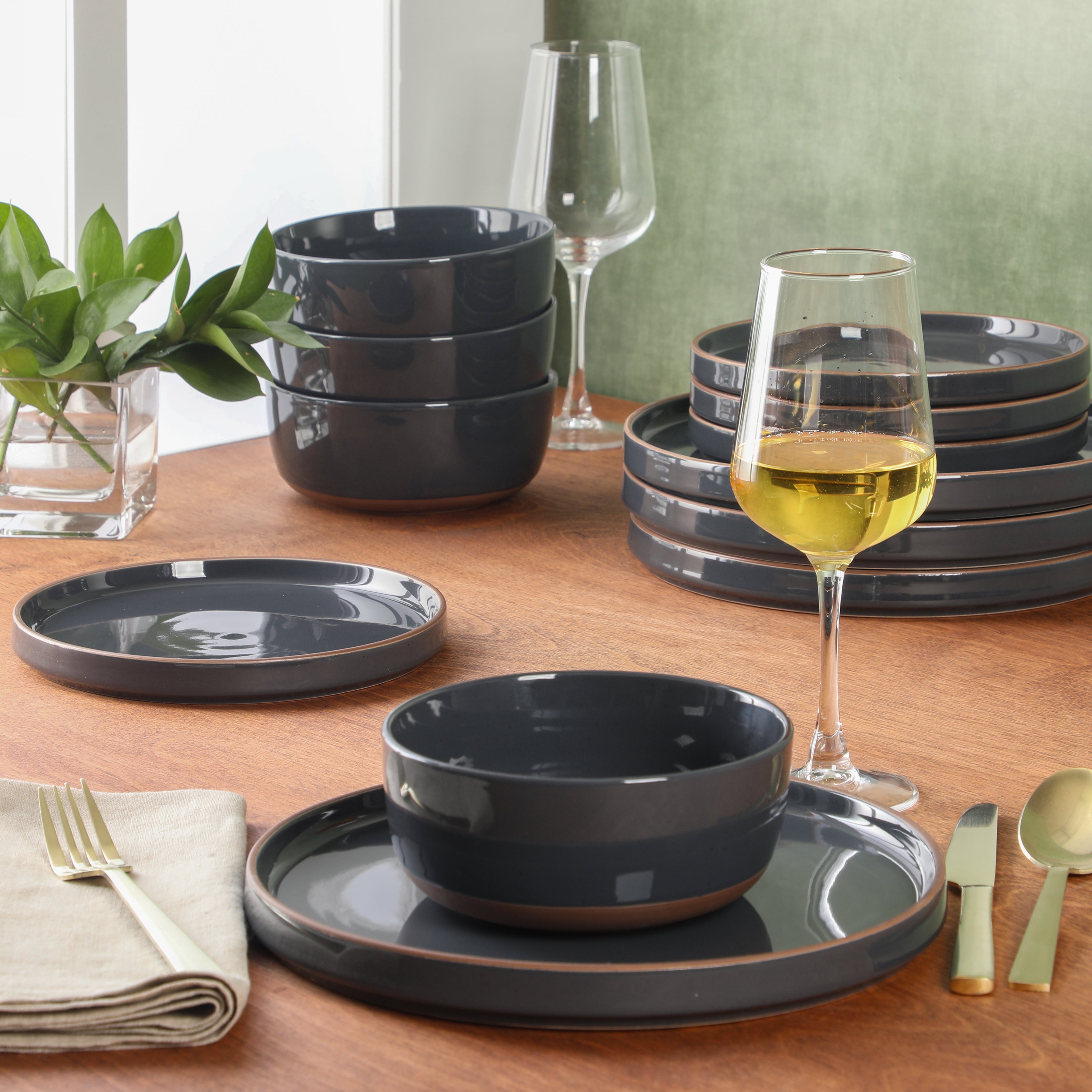 Gibson Elite Northrock Stoneware Dinnerware Set, 16-Piece Service for 4 Plates and Bowls Set – Dishes with Hand-Painted Terracotta Base