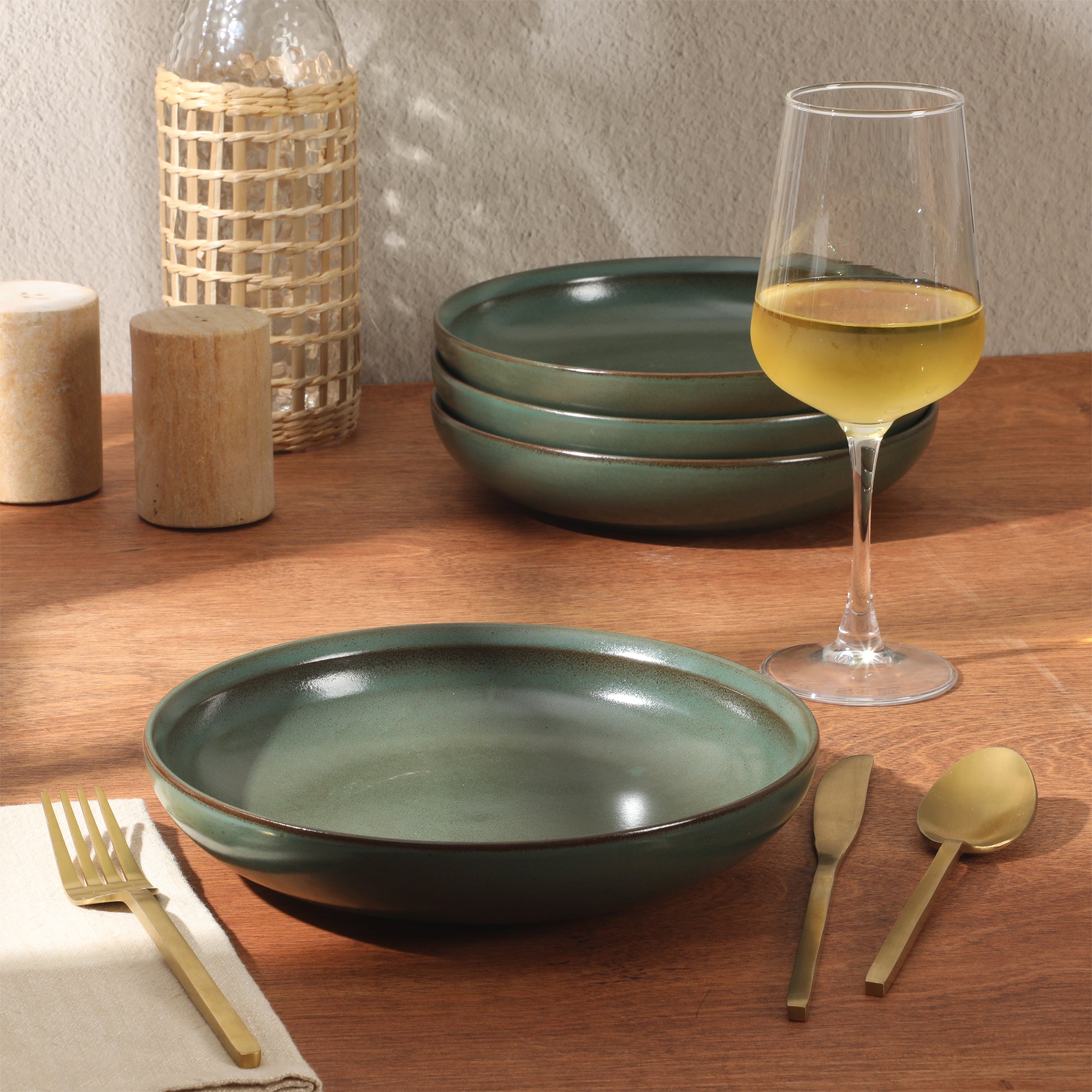 Gibson Elite Beckett 4-Piece Dinner Bowl Set – Reactive Glaze Stoneware – Shallow Pasta Bowls – Wide-Rim Round Design – Microwave & Dishwasher Safe