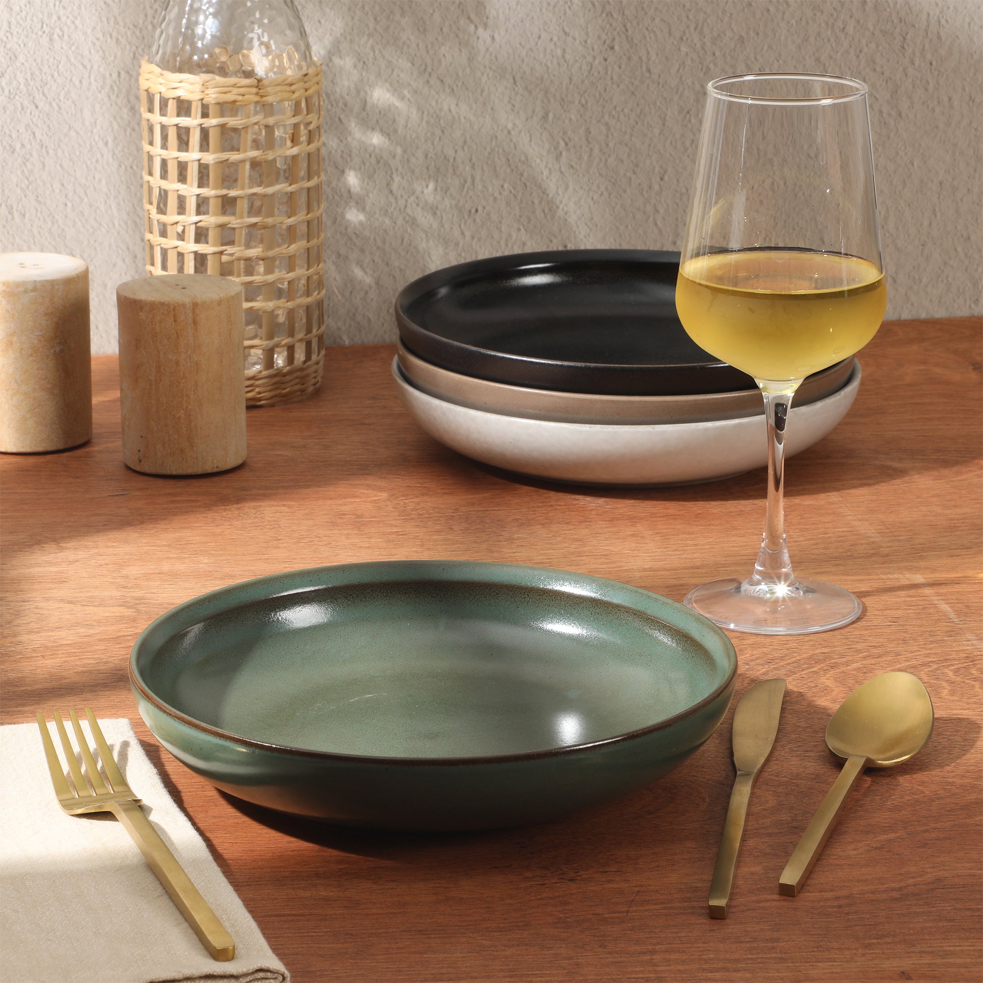 Gibson Elite Beckett 4-Piece Dinner Bowl Set – Reactive Glaze Stoneware – Shallow Pasta Bowls – Wide-Rim Round Design – Microwave & Dishwasher Safe