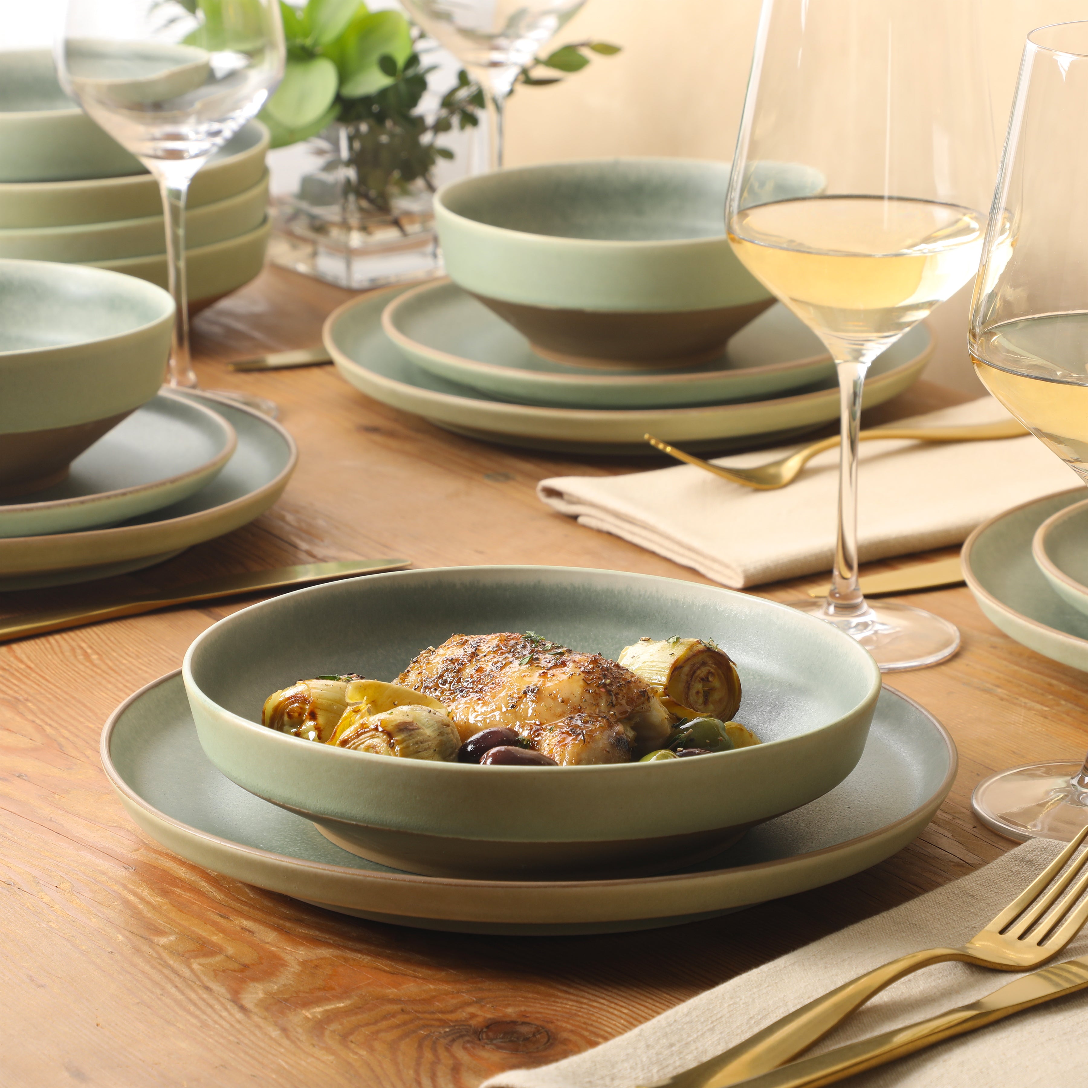 Gibson Elite Octavia Place 16 Piece Stoneware Dinnerware Set, Service for 4, Coupe Modern Plates & Bowls, Reactive Glaze Finish, Green, Microwave & Dishwasher Safe