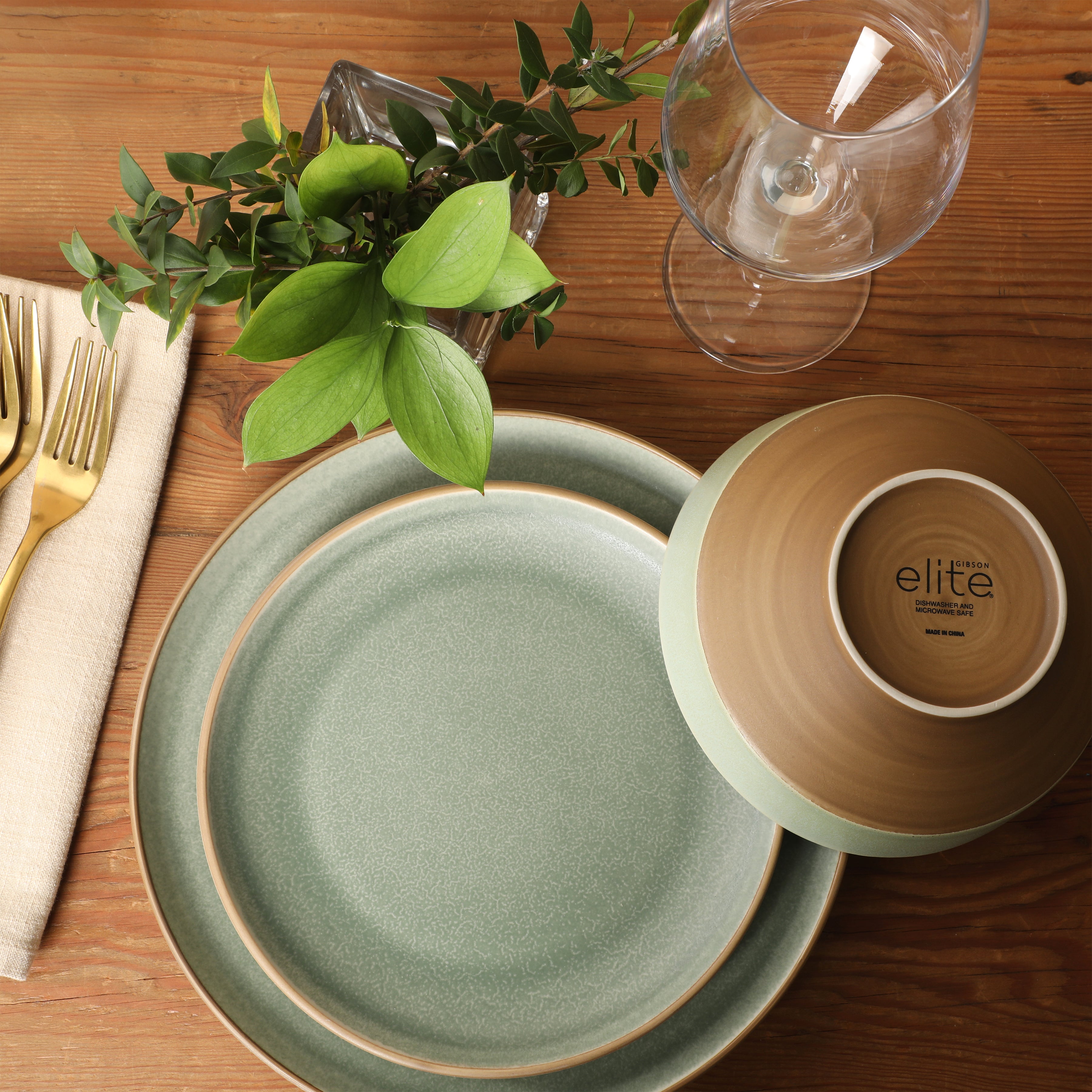 Gibson Elite Octavia Place 16 Piece Stoneware Dinnerware Set, Service for 4, Coupe Modern Plates & Bowls, Reactive Glaze Finish, Green, Microwave & Dishwasher Safe