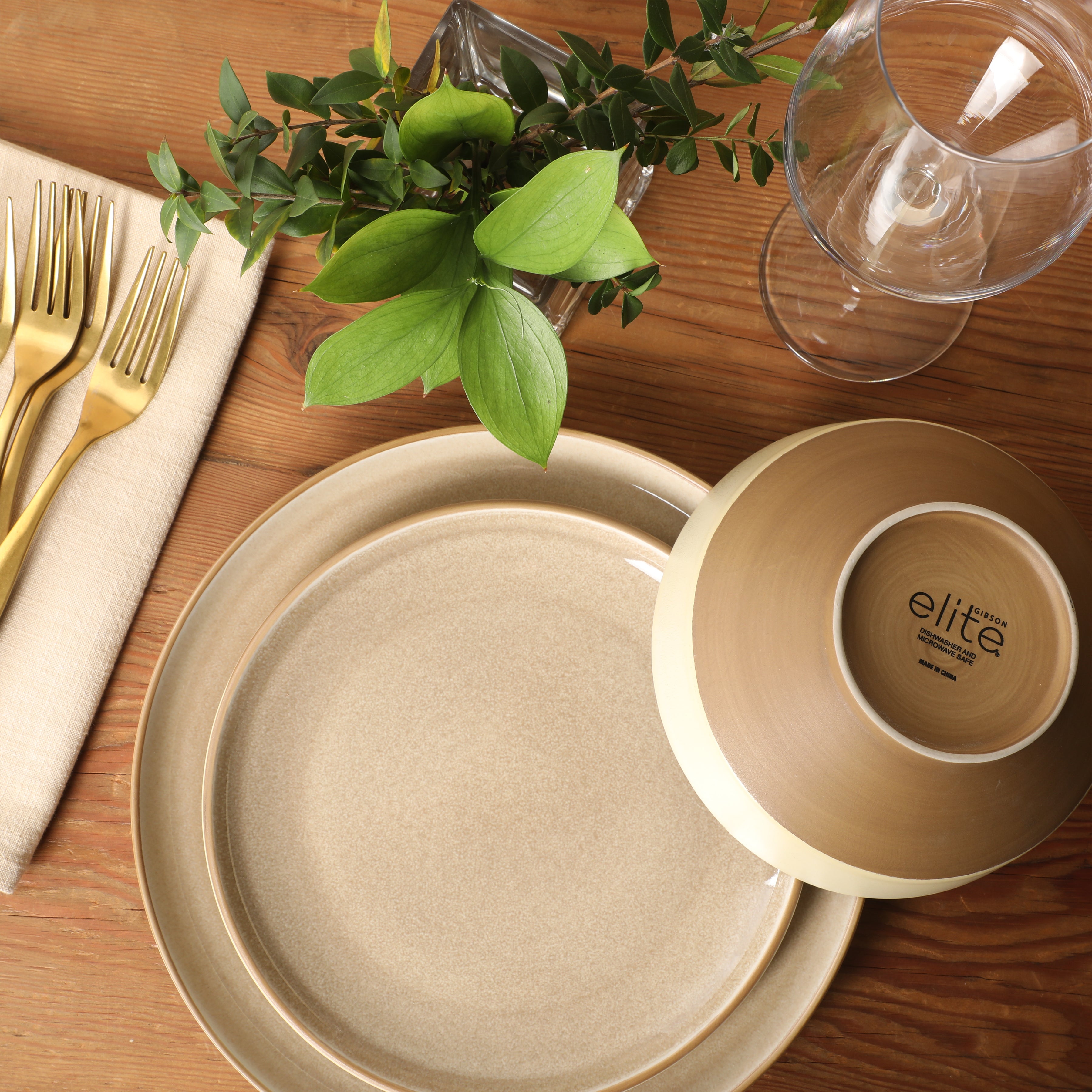 Gibson Elite Octavia Place 16 Piece Stoneware Dinnerware Set, Service for 4, Coupe Modern Plates & Bowls, Reactive Glaze Finish, Green, Microwave & Dishwasher Safe