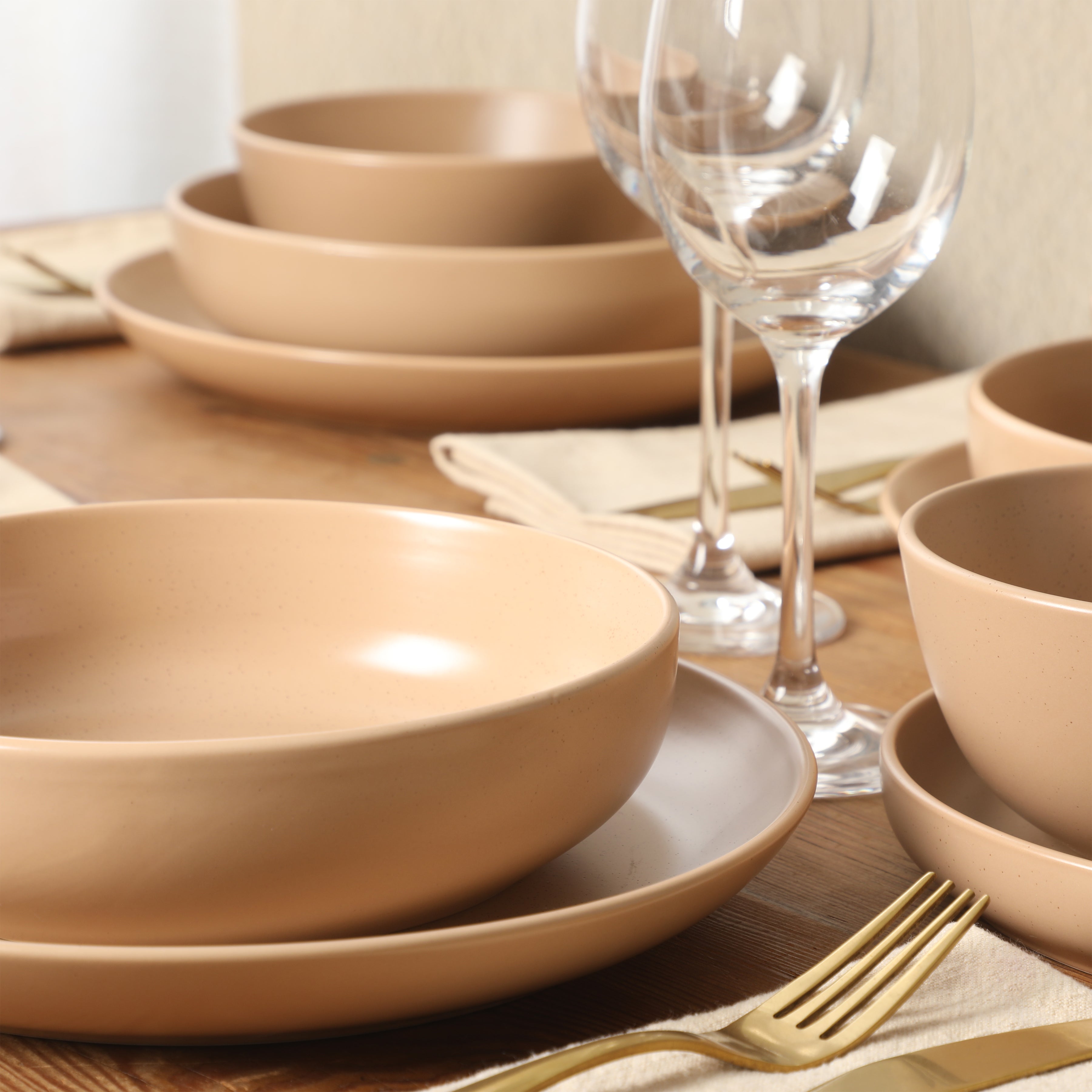 Gibson Elite Leeds Court Plates and Bowls Sets, 16-Piece Stoneware Dinnerware Sets, Round Speckle Reactive Glaze Dish Set, Service for 4