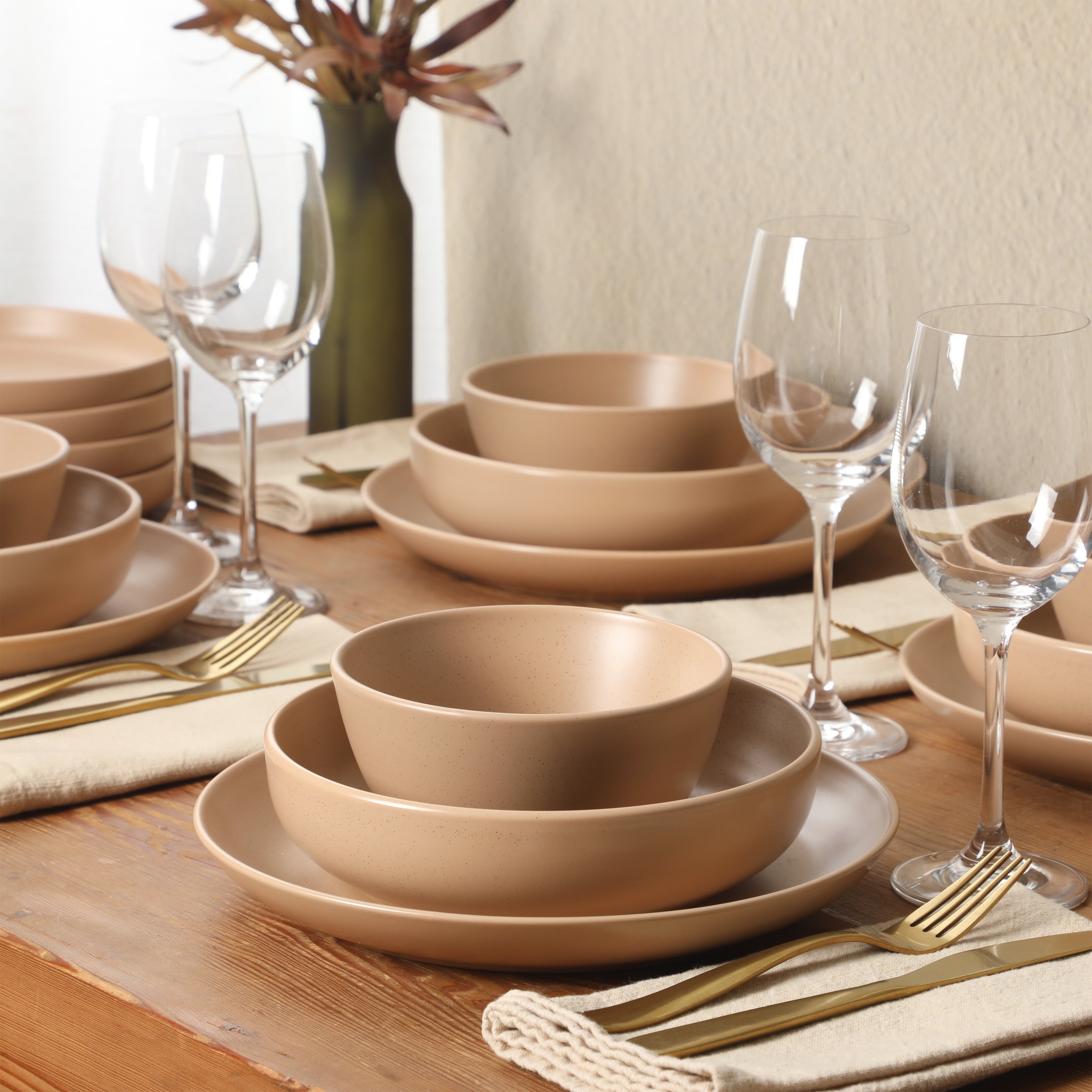 Gibson Elite Leeds Court Plates and Bowls Sets, 16-Piece Stoneware Dinnerware Sets, Round Speckle Reactive Glaze Dish Set, Service for 4