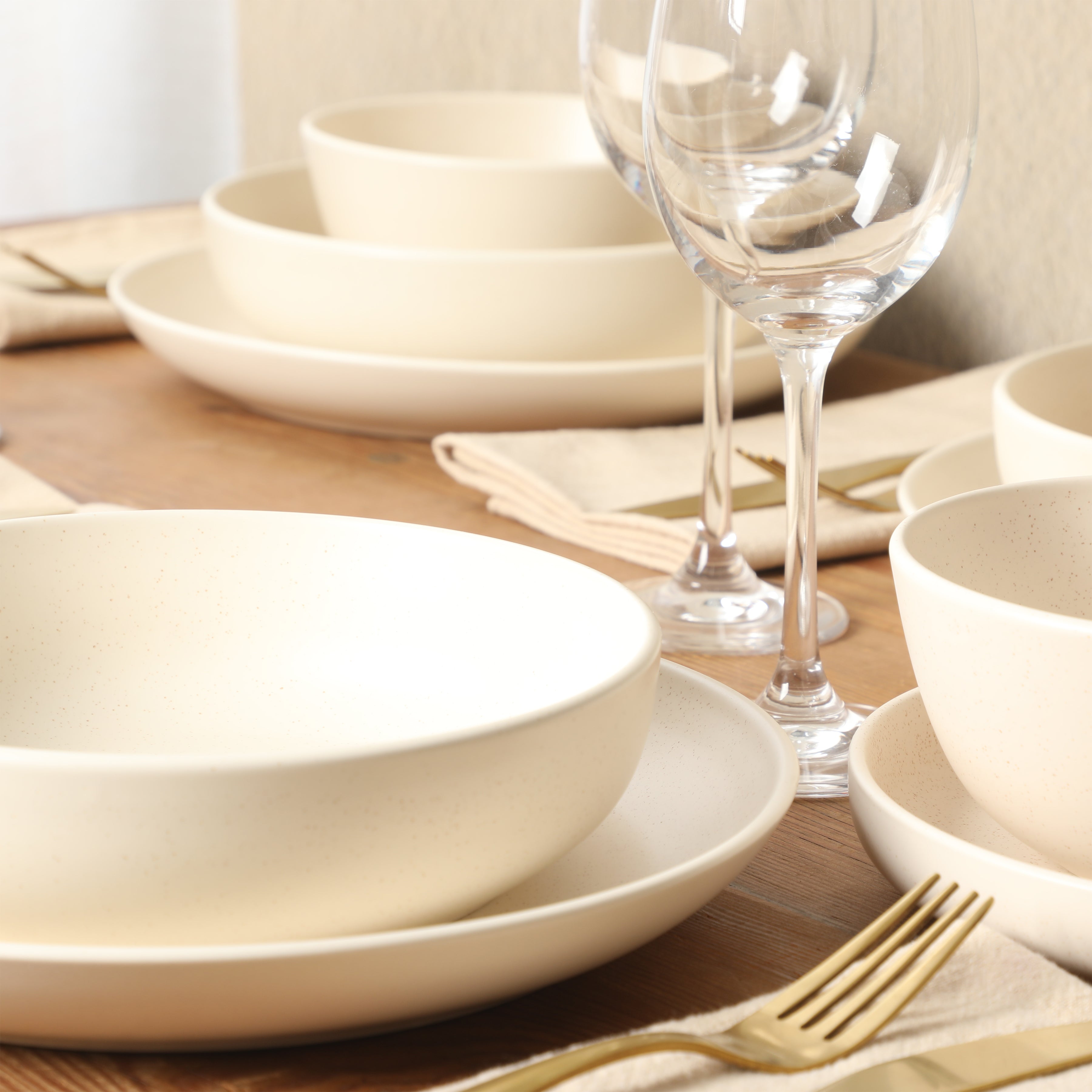 Gibson Elite Leeds Court Plates and Bowls Sets, 16-Piece Stoneware Dinnerware Sets, Round Speckle Reactive Glaze Dish Set, Service for 4