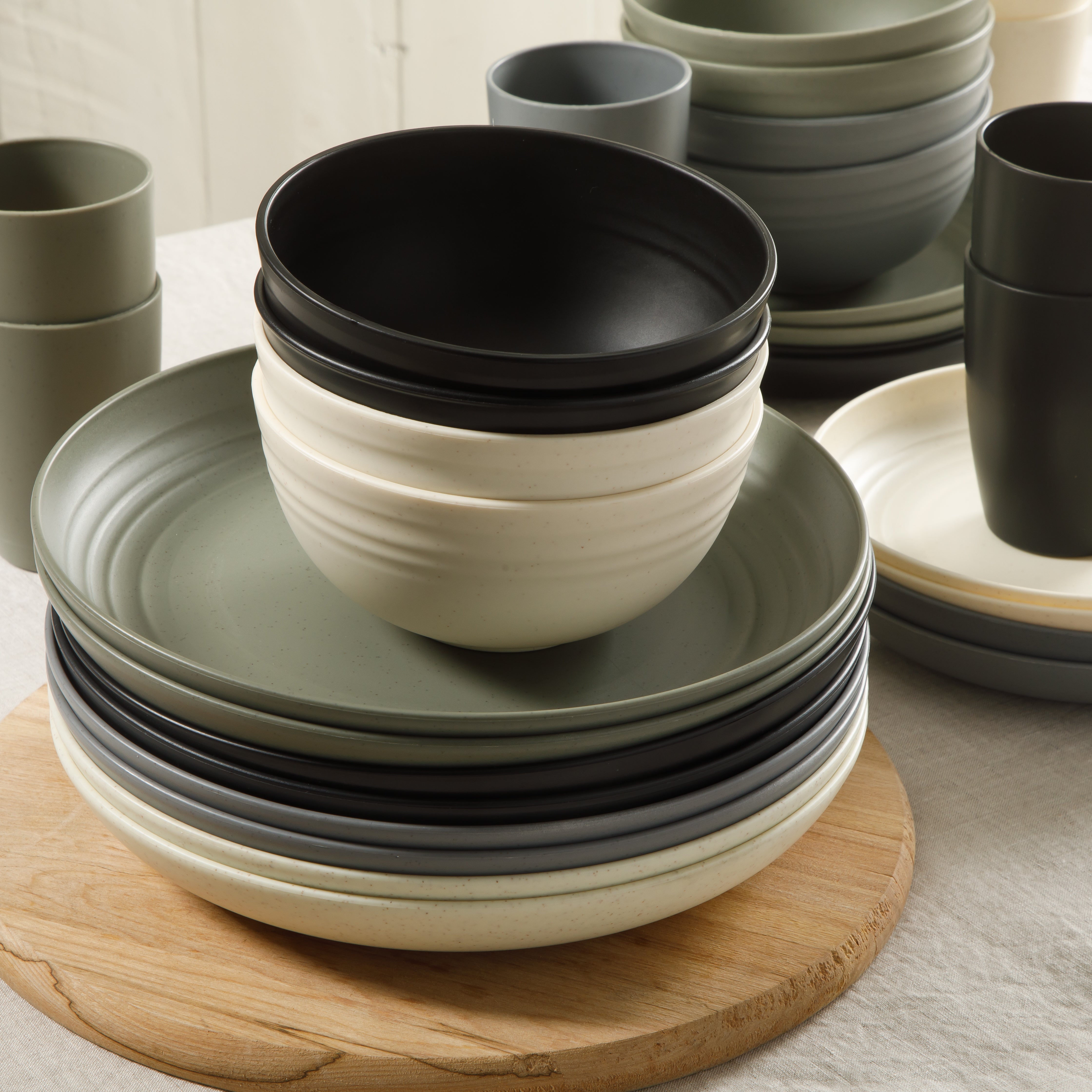 Gibson Home Plates and Bowls Set, 32 Piece Wheat Straw Dinnerware for 8 with Tumblers, Matte, Unbreakable & Lightweight, Dishwasher Safe, 4 Colors