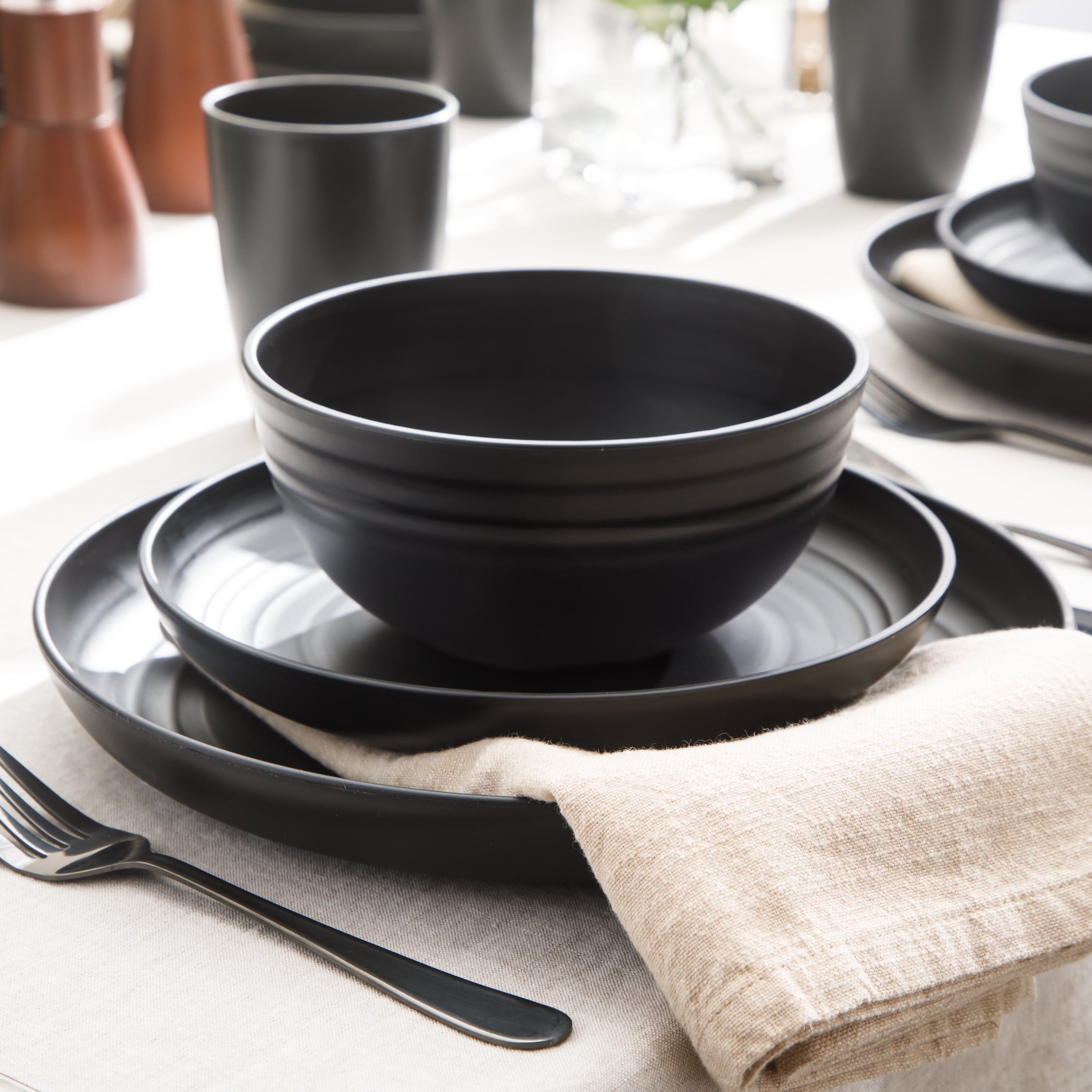Gibson Home Plates and Bowls Set, 32 Piece Wheat Straw Dinnerware for 8 with Tumblers, Matte, Unbreakable & Lightweight, Dishwasher Safe, 4 Colors