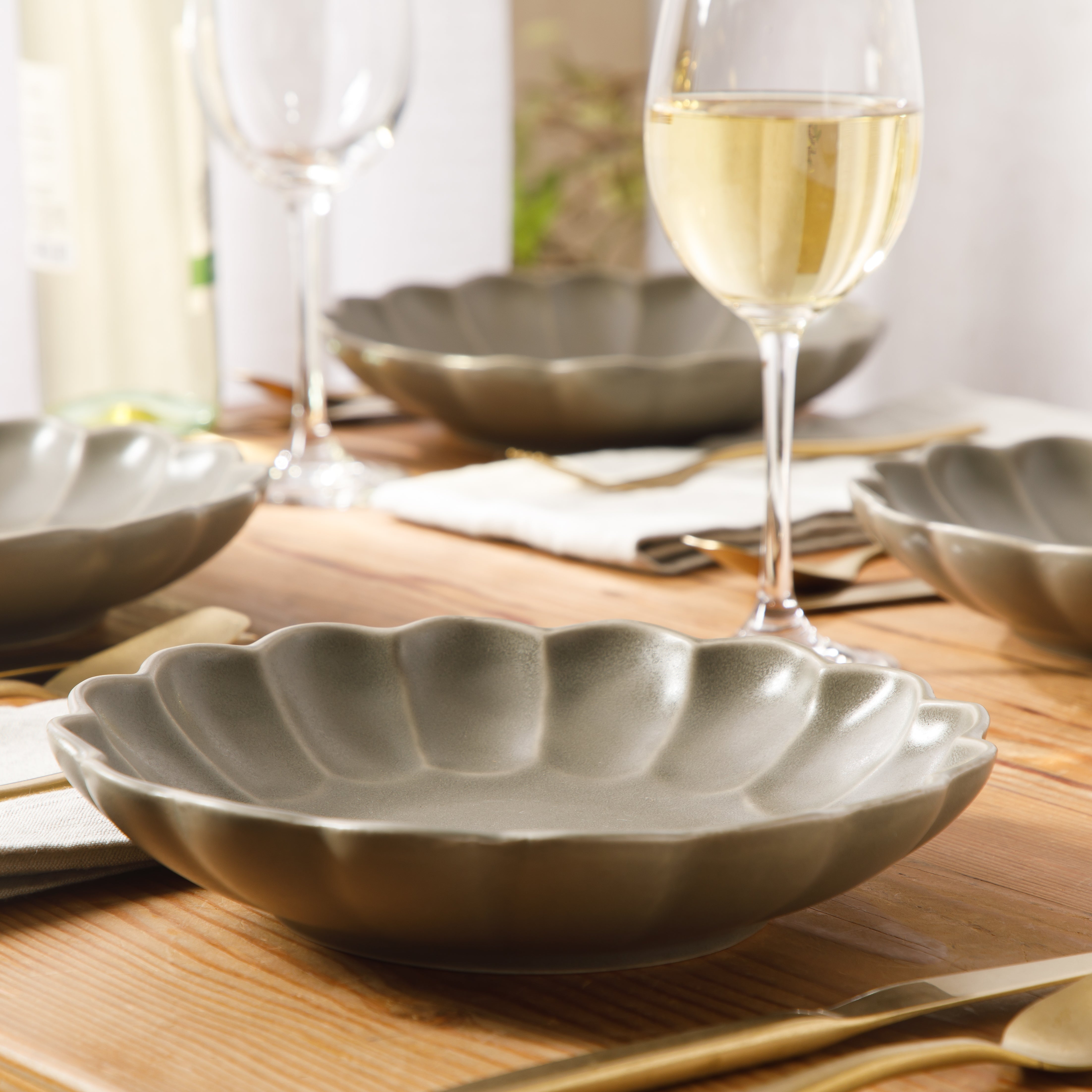 Bloomhouse Pasta Bowls Set of 4, 9 Inch Stoneware Soup & Salad Bowls, Reactive Glaze, Oprah's Favorite Things, Dishwasher & Microwave Safe, Grey