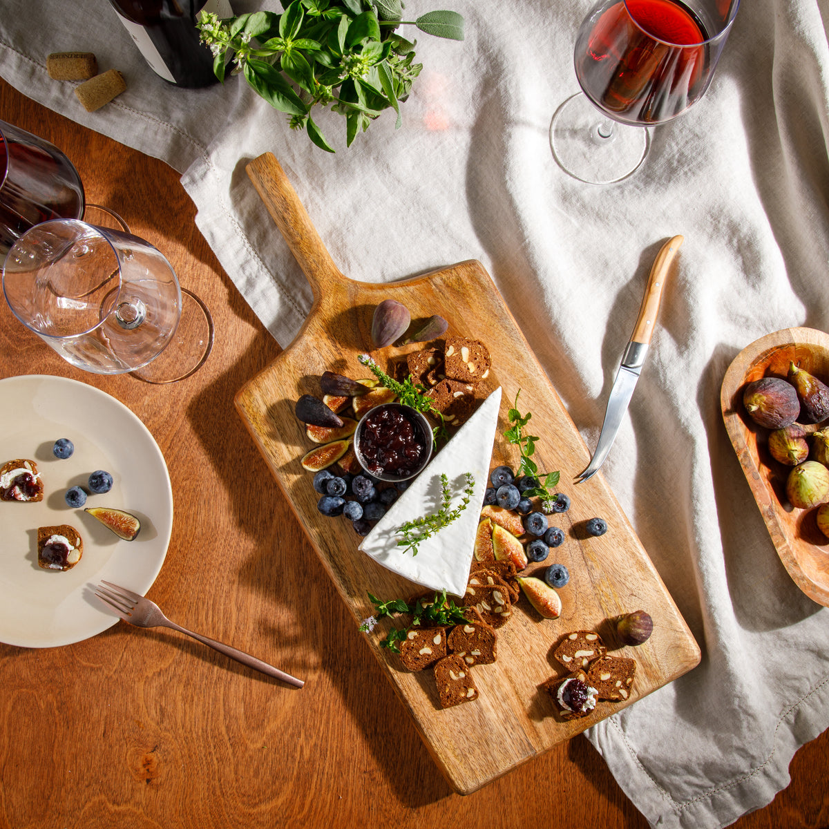 Bloomhouse Mango Wood Rectangular Charcuterie Board with Handle, Serving Board