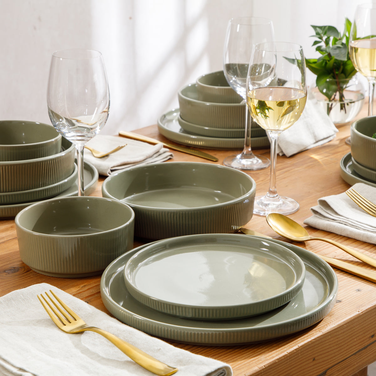 Gibson Elite Highspire 16-Piece Embossed Stoneware Dinnerware Set for 4