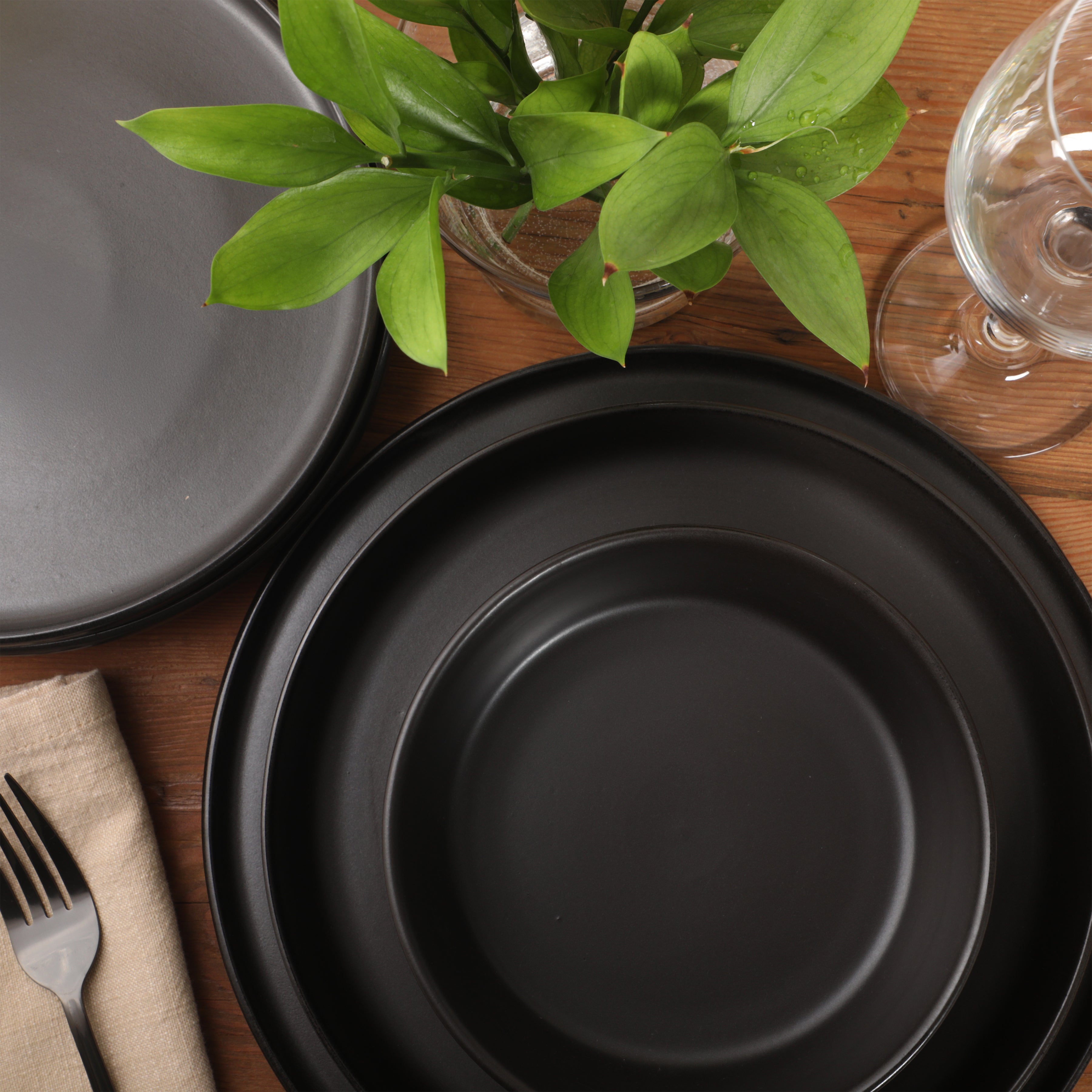 Gibson Elite Bayou Moon Plates and Bowls Sets, 16-Piece Matte Stoneware Dinnerware Sets, Solid Color Reactive Glaze Dish Set