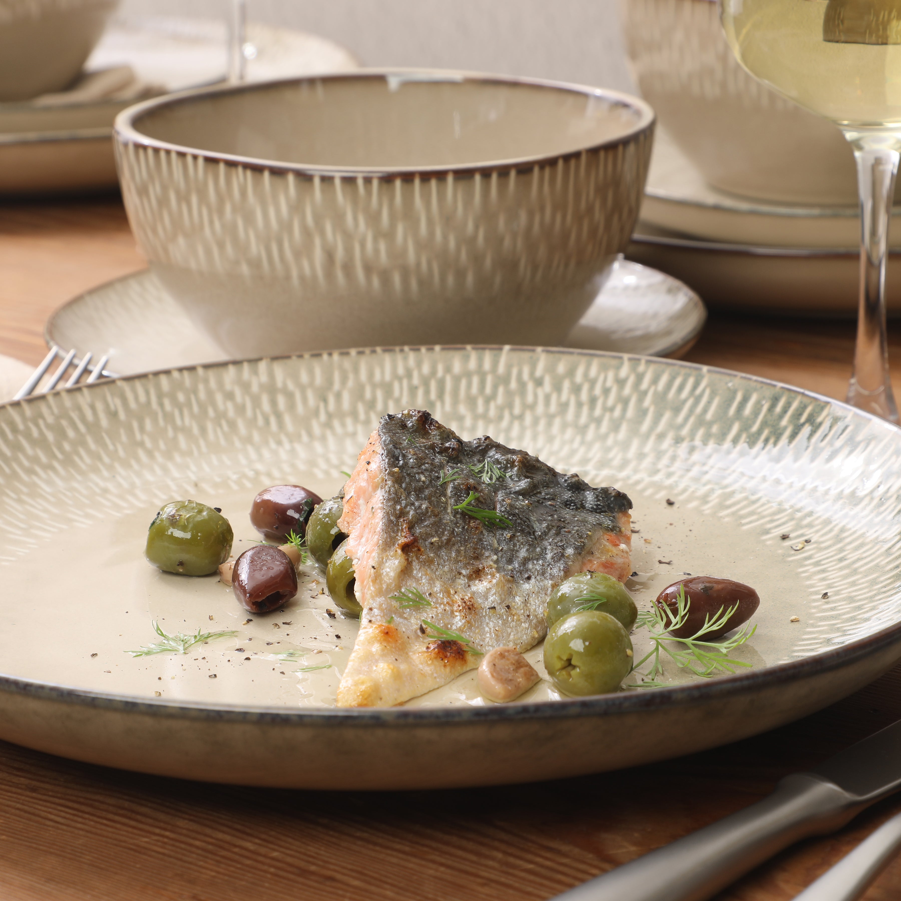 Gibson Elite Jasper 16-Piece Dinnerware Set