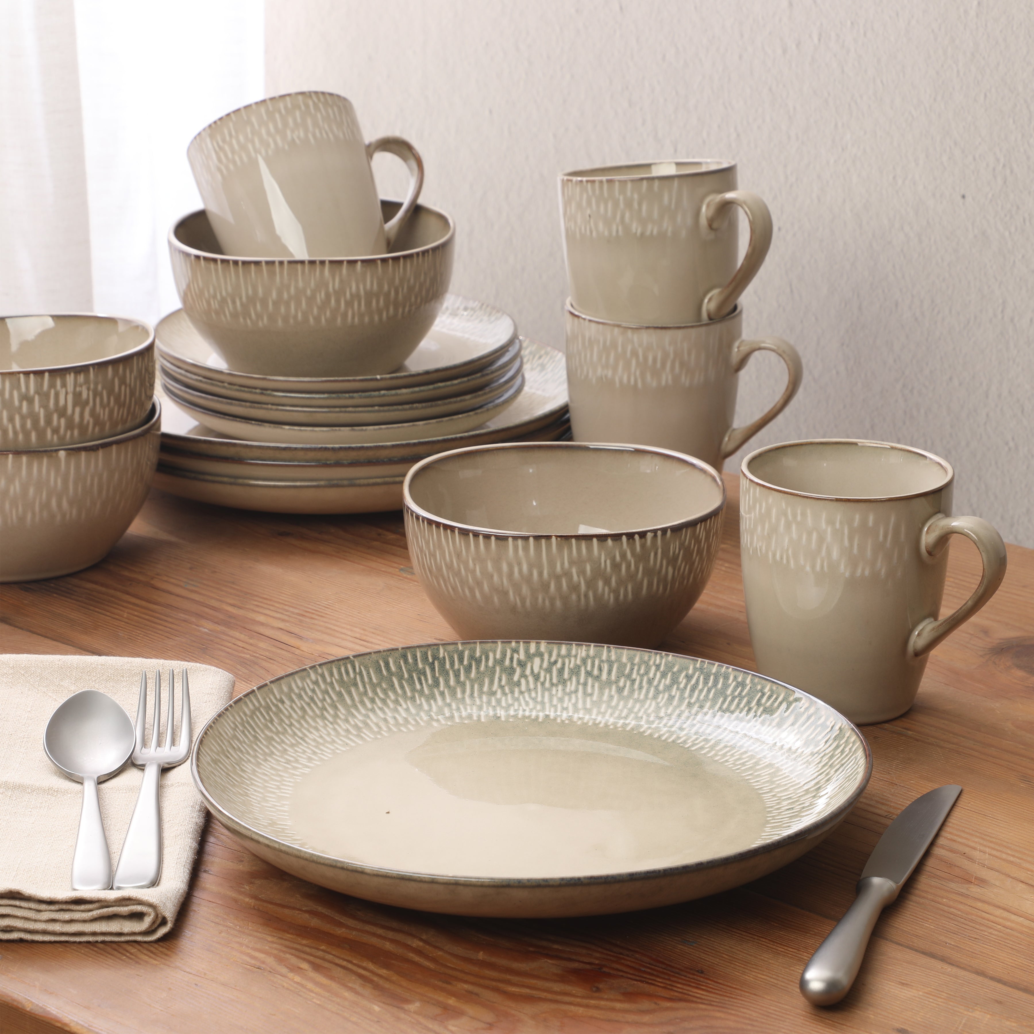 Gibson Elite Jasper 16 Piece Plates and Bowls Reactive Glaze Dishes Stoneware Ceramic Dinnerware Set - Service for 4 - Taupe