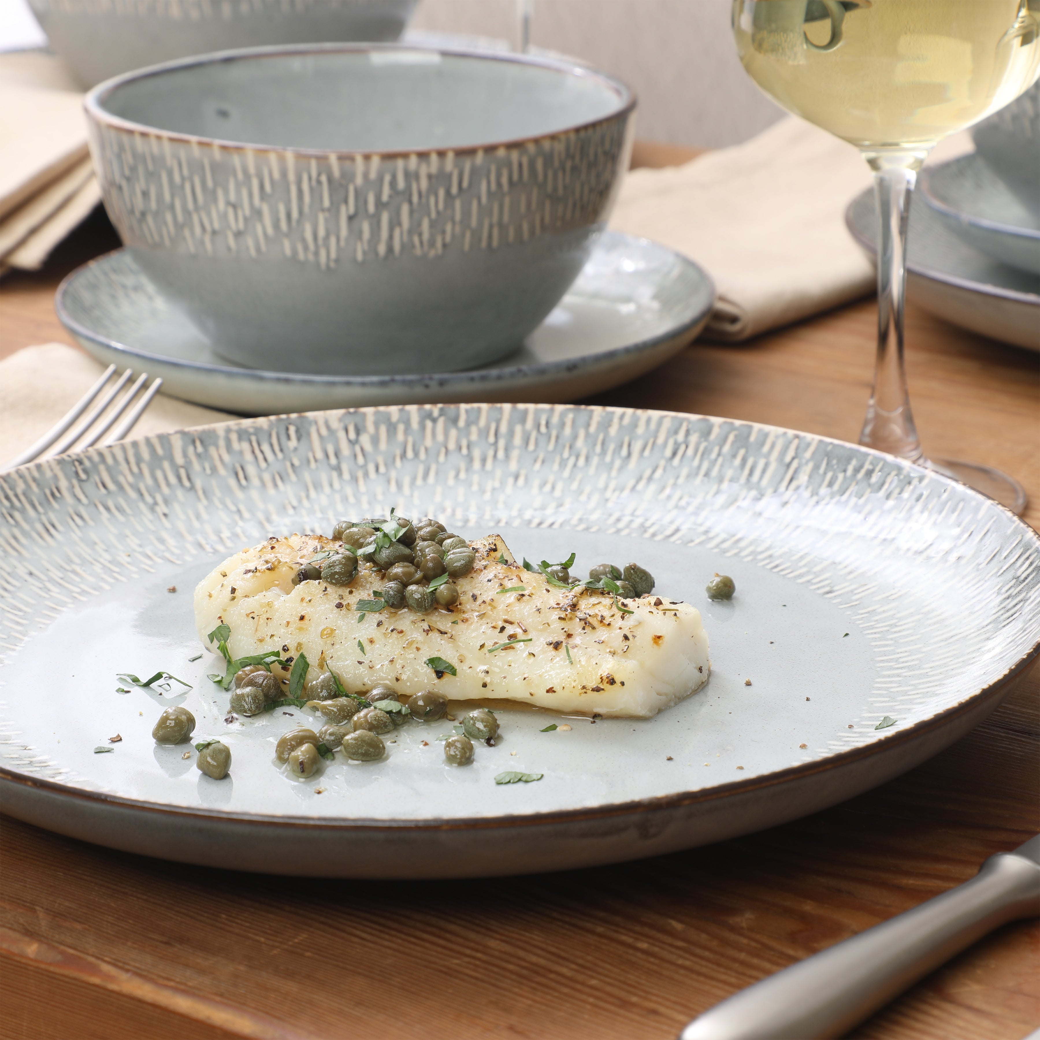 Gibson Elite Jasper 16 Piece Plates and Bowls Reactive Glaze Dishes Stoneware Ceramic Dinnerware Set - Service for 4 - Taupe