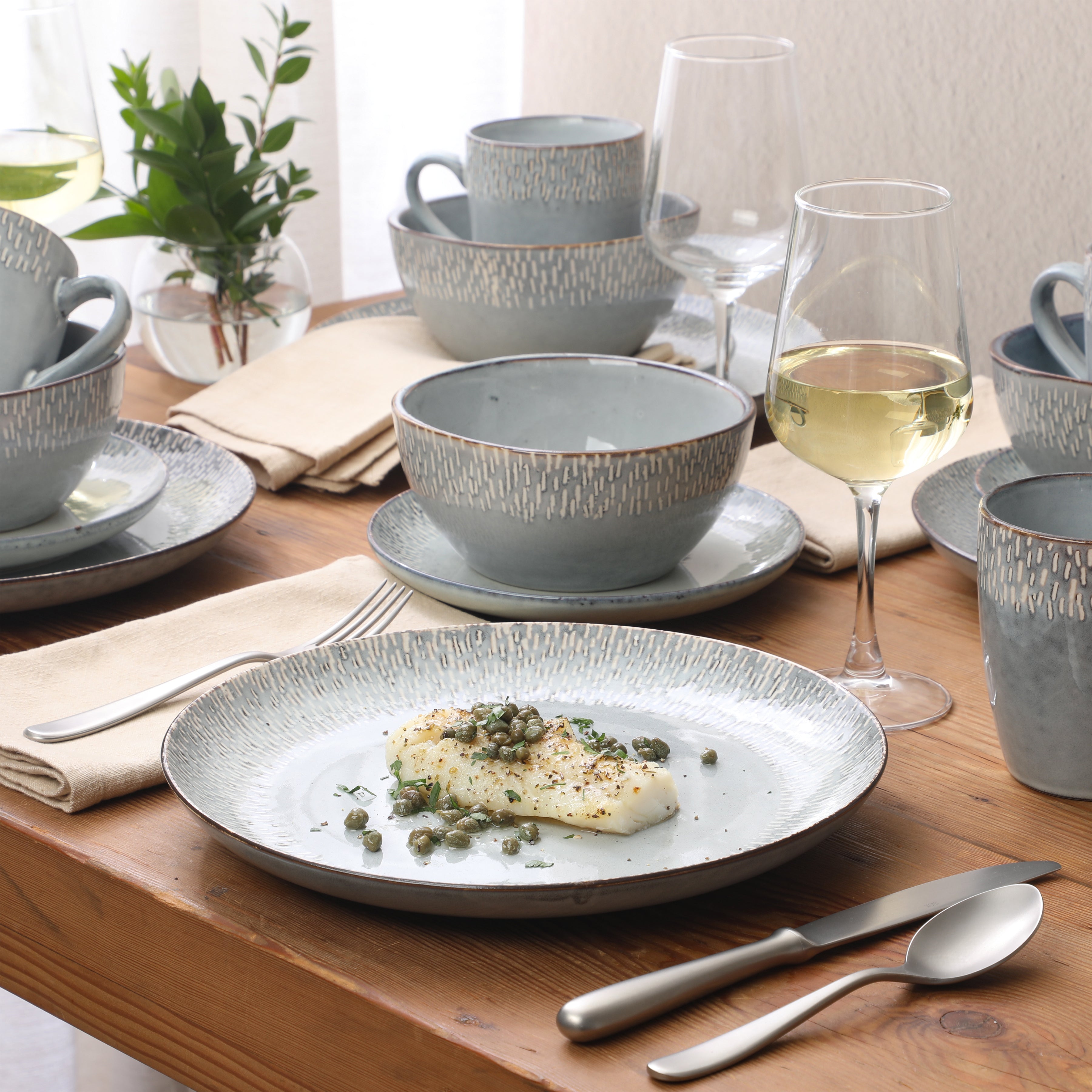 Gibson Elite Jasper 16 Piece Plates and Bowls Reactive Glaze Dishes Stoneware Ceramic Dinnerware Set - Service for 4 - Taupe