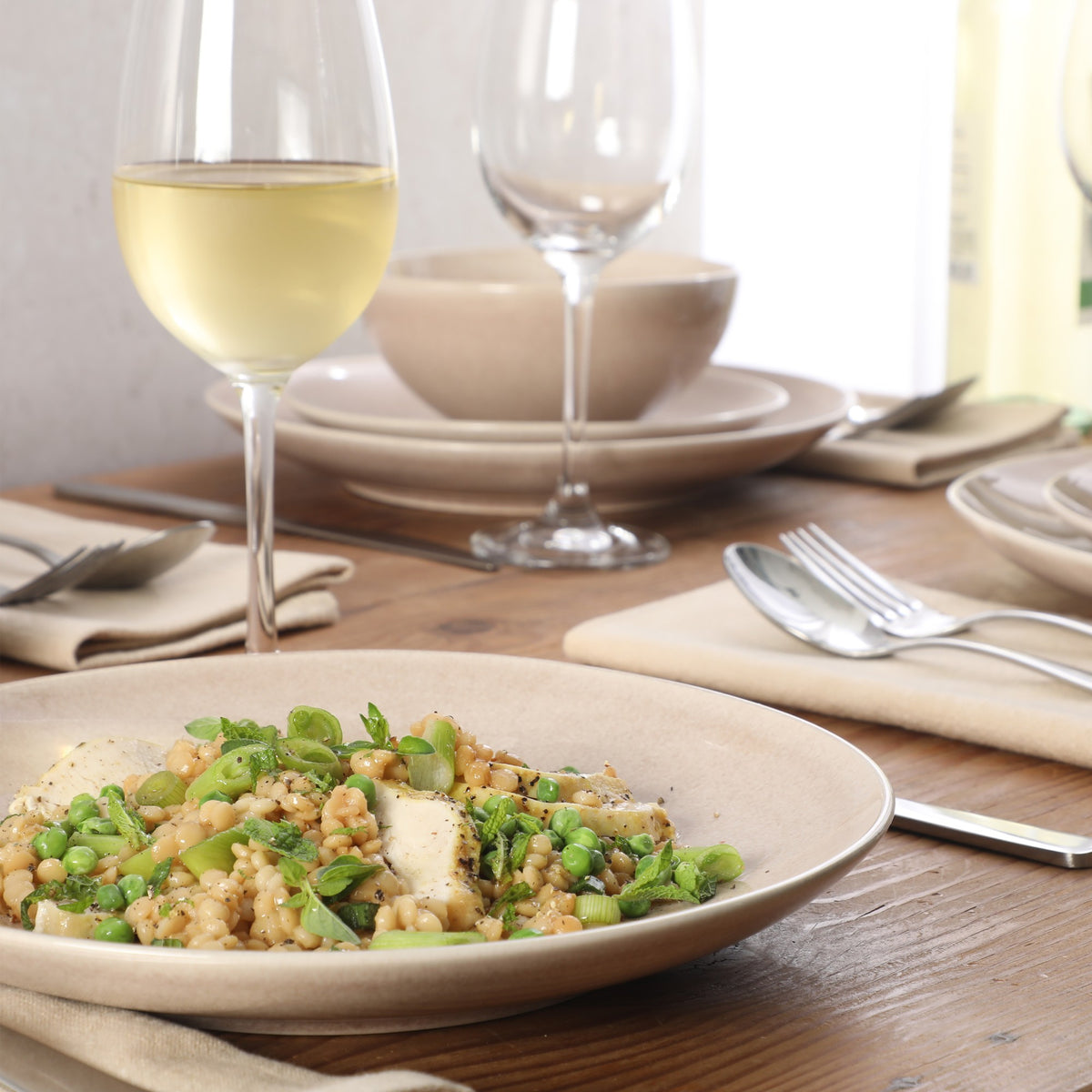 Gibson Elite Castle Peak Plates and Bowls Set, 12-Piece Dinnerware Set, Reactive Glaze Stoneware Dishes, Dinner Plates, Salad Plates & Cereal Bowls