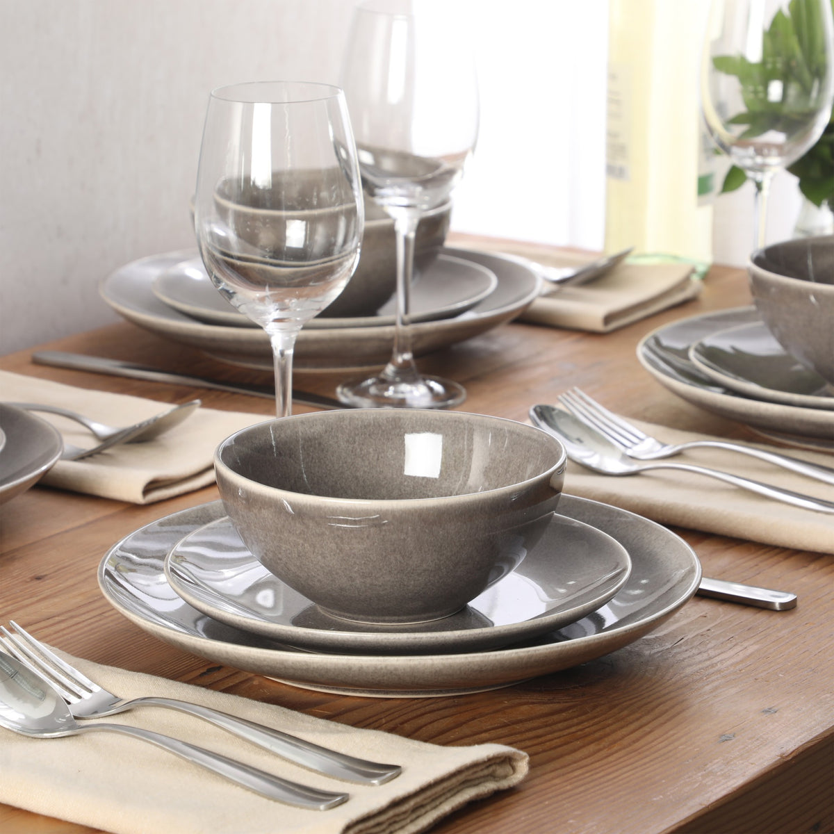 Gibson Elite Castle Peak Plates and Bowls Set, 12-Piece Dinnerware Set, Reactive Glaze Stoneware Dishes, Dinner Plates, Salad Plates & Cereal Bowls
