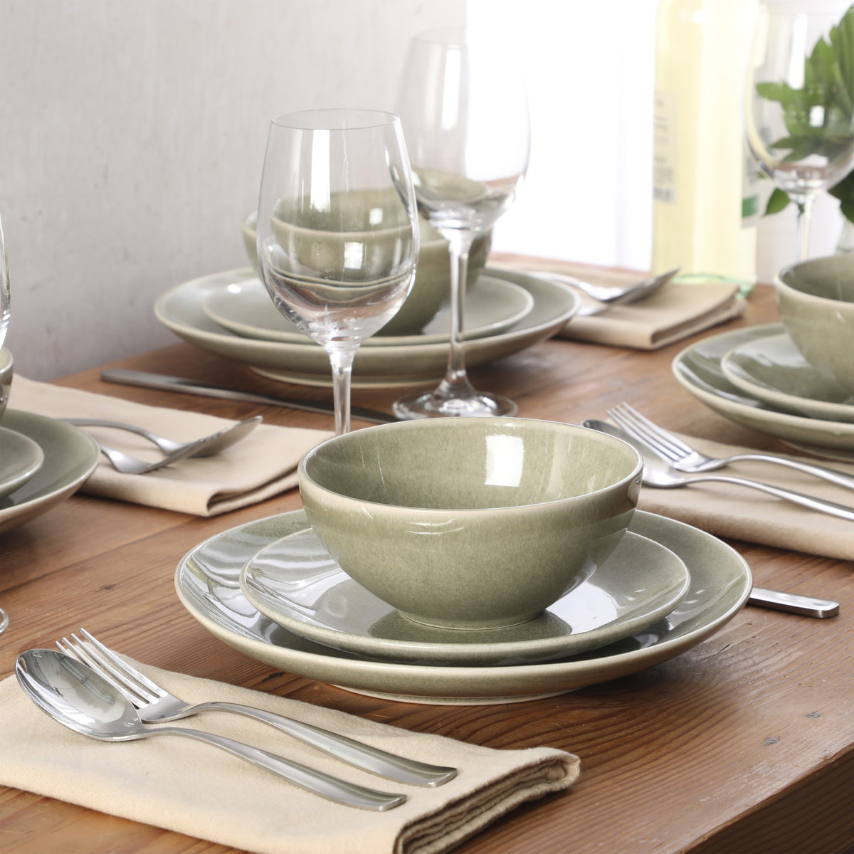 Gibson Elite Castle Peak Plates and Bowls Set, 12-Piece Dinnerware Set, Reactive Glaze Stoneware Dishes, Dinner Plates, Salad Plates & Cereal Bowls