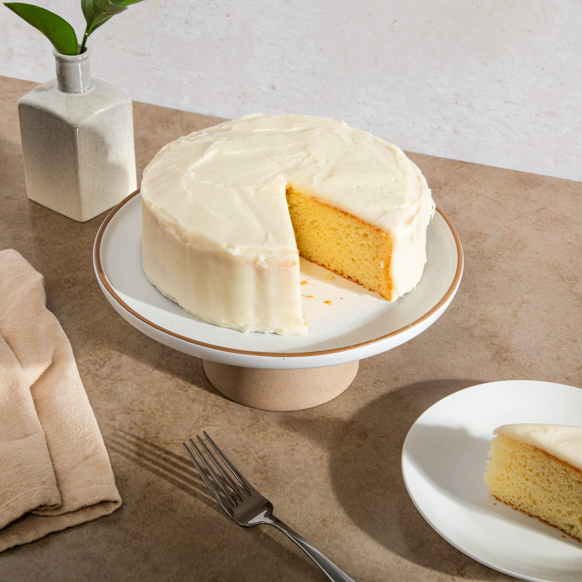 Gibson Elite Turtle Rock Cake Stand, 10 Inch Round Ceramic Stoneware Pedestal, Wedding Cake Plate & Dessert Riser, Taupe