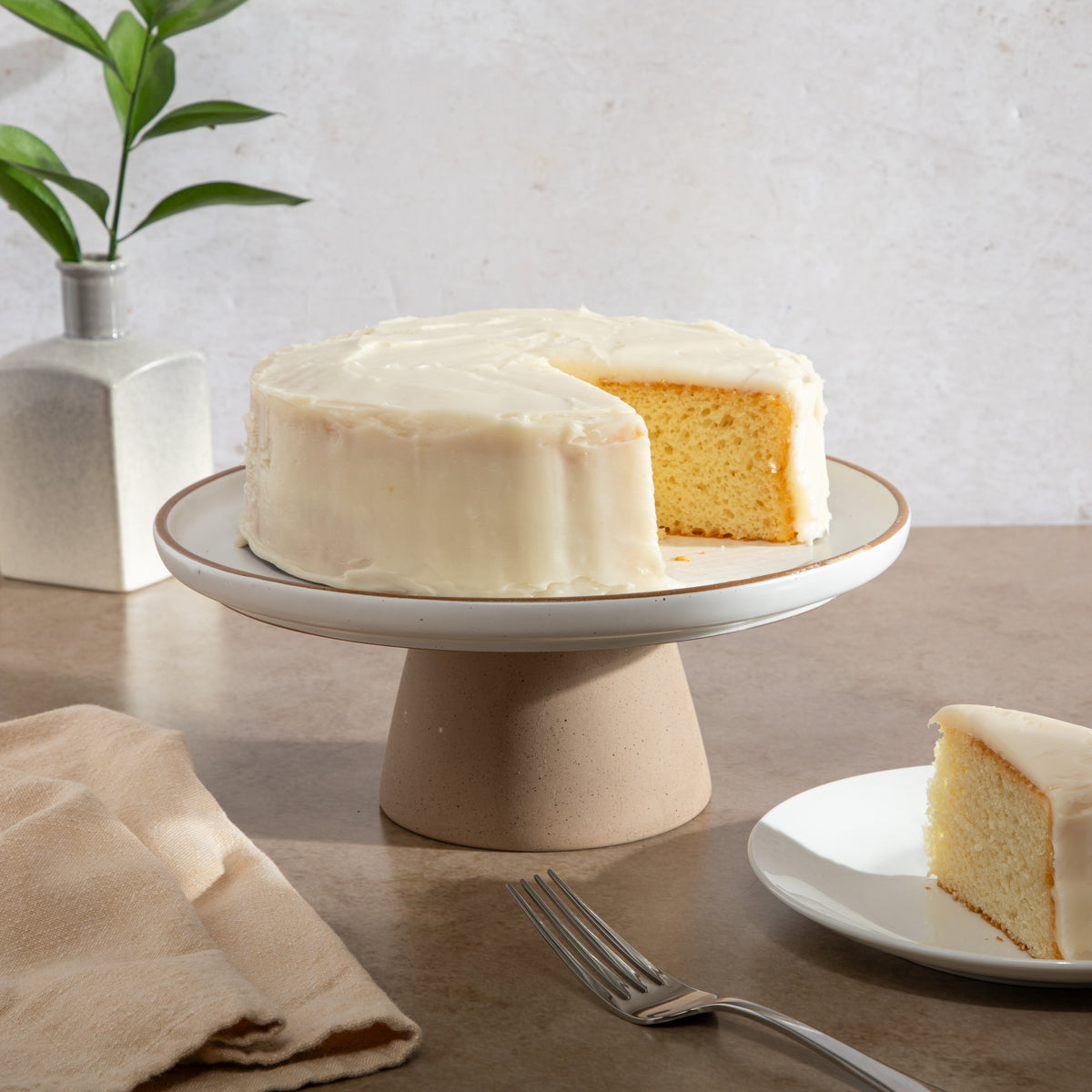 Gibson Elite Turtle Rock Cake Stand, 10 Inch Round Ceramic Stoneware Pedestal, Wedding Cake Plate & Dessert Riser, Taupe