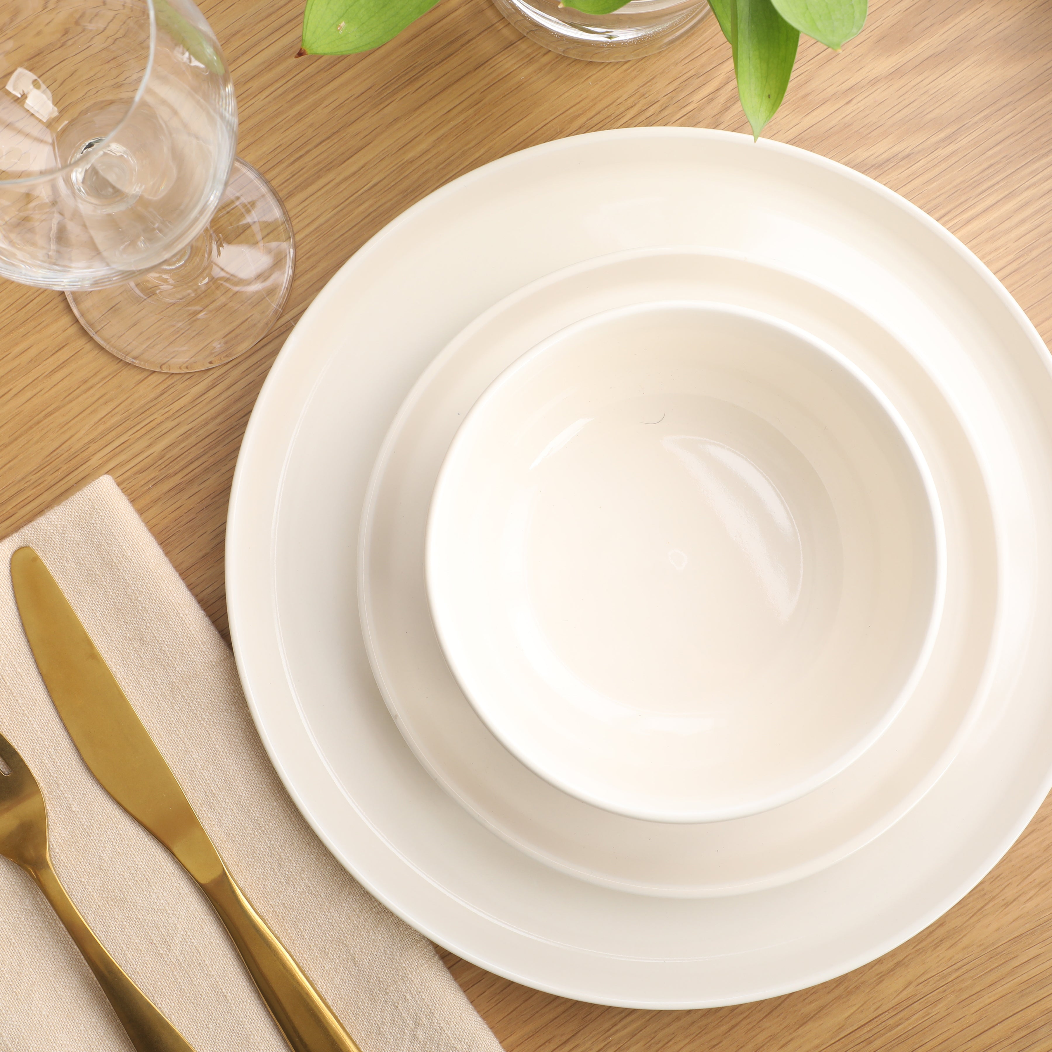Gibson Home Serenity 16 Piece Modern Porcelain Dinnerware Set for 4, Plates and Bowls Set, Dinner Plates, Salad Plates,  Cereal Bowls