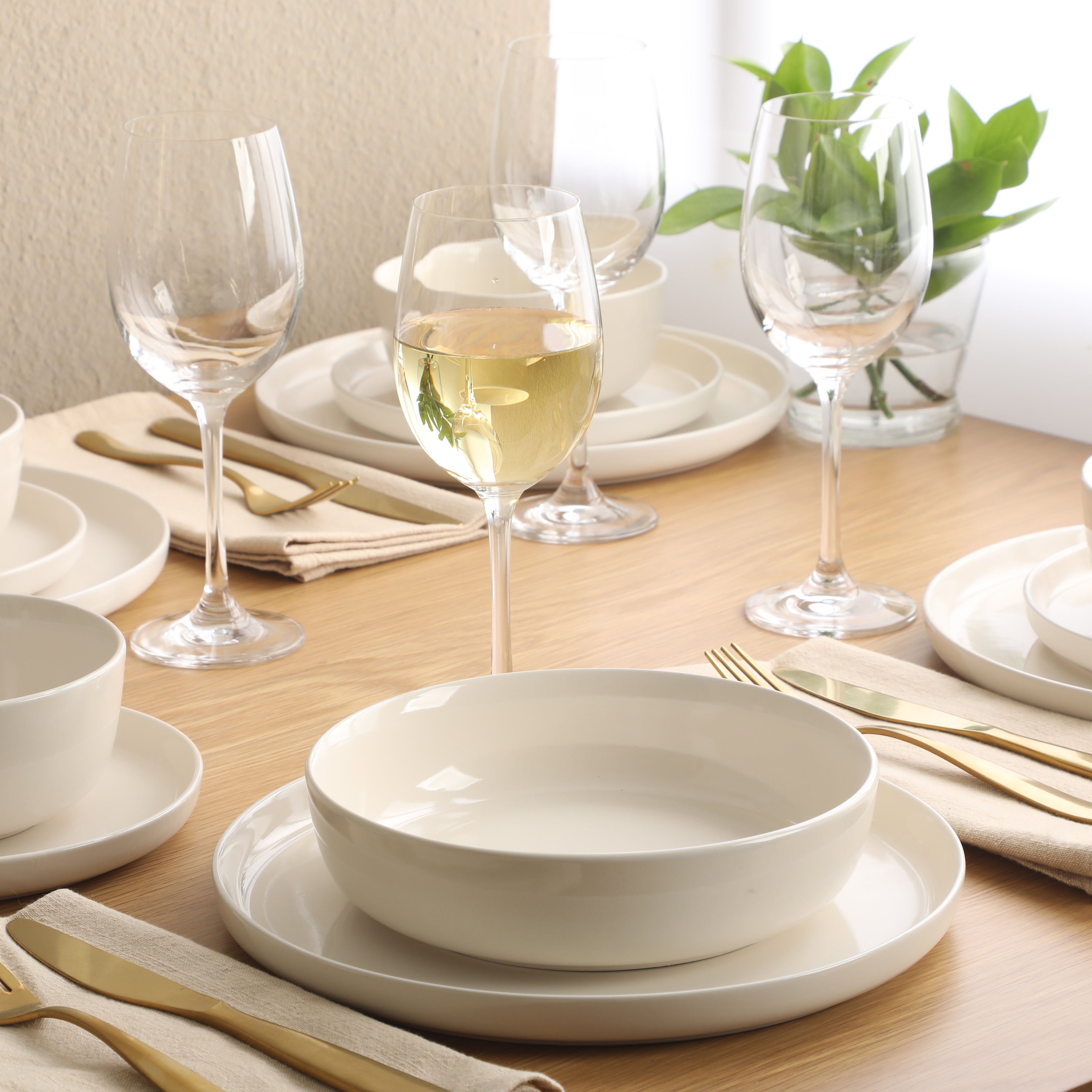 Gibson Home Serenity 16 Piece Modern Porcelain Dinnerware Set for 4, Plates and Bowls Set, Dinner Plates, Salad Plates,  Cereal Bowls