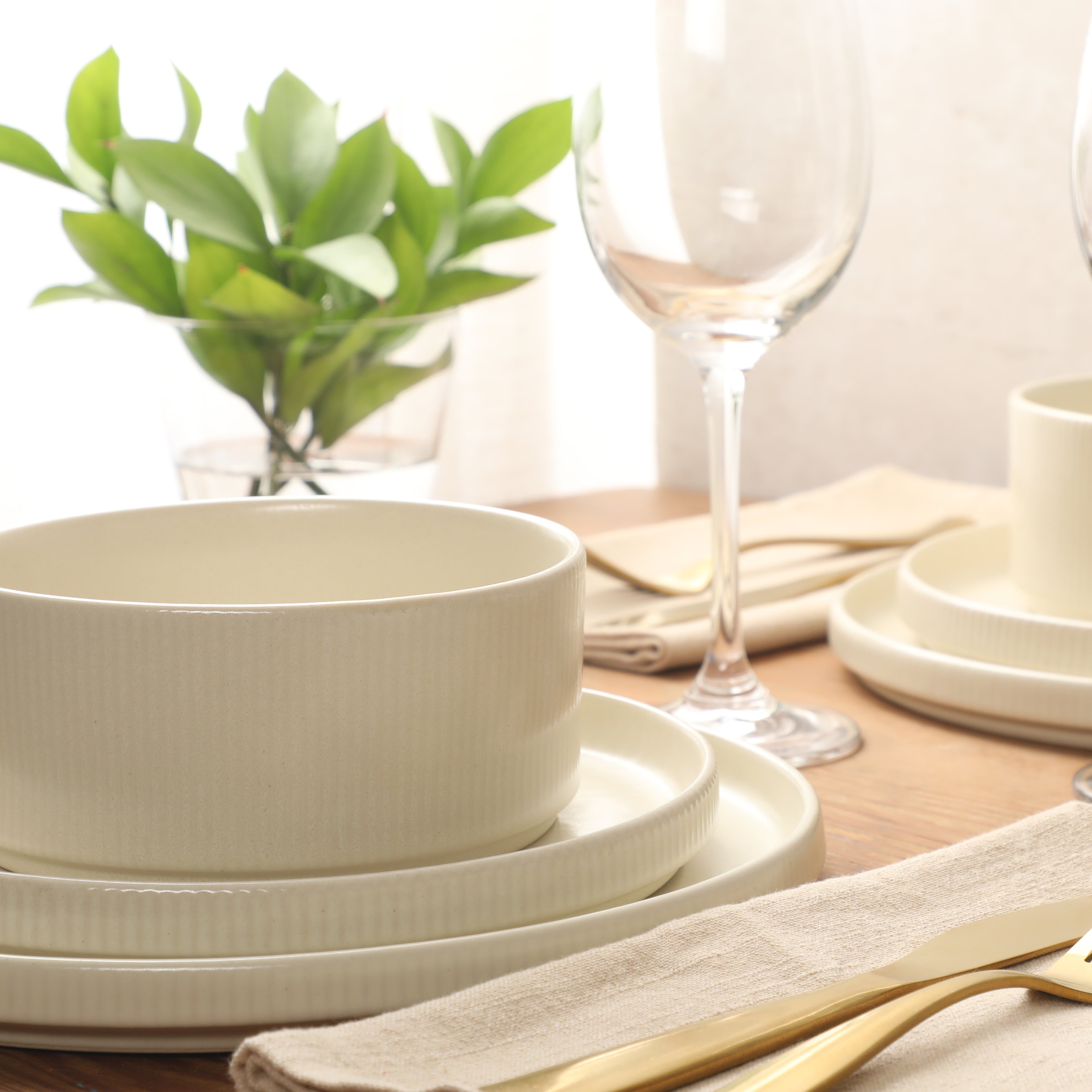 Gibson Elite Avant-Garde 12 Piece Stoneware Dinnerware Set for 4, Plates and Bowls Set with Reactive Glaze,  Dinner Plates, Salad Plates, Bowls