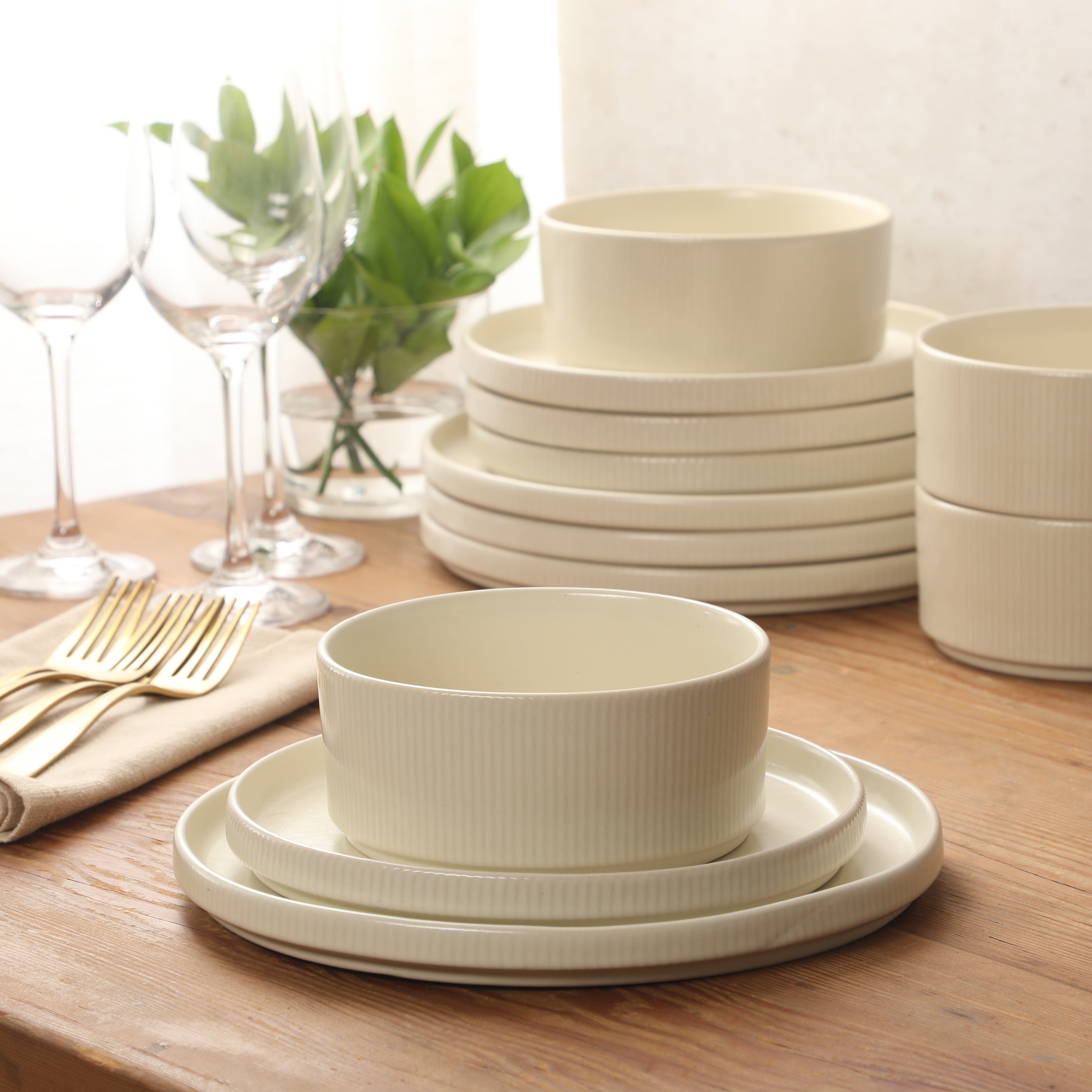 Gibson Elite Avant-Garde 12 Piece Stoneware Dinnerware Set for 4, Plates and Bowls Set with Reactive Glaze,  Dinner Plates, Salad Plates, Bowls