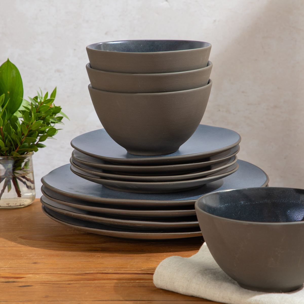 Gibson Elite Oasis Crest 12-Piece Stoneware Dinnerware Set for 4