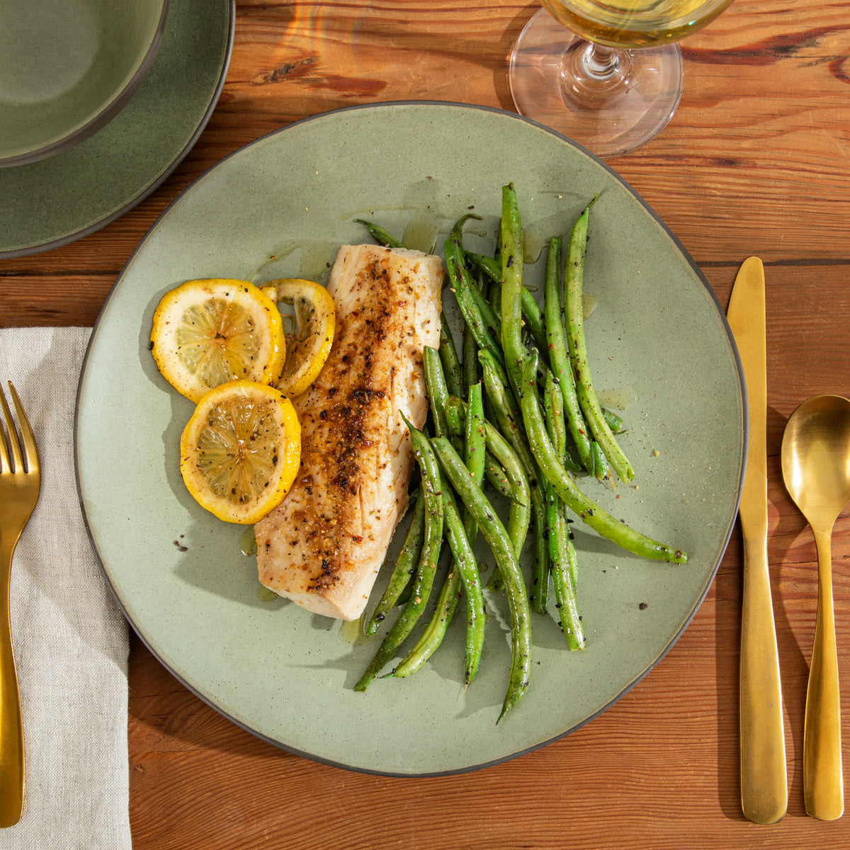 Gibson Elite Oasis Crest 12-Piece Stoneware Dinnerware Set for 4