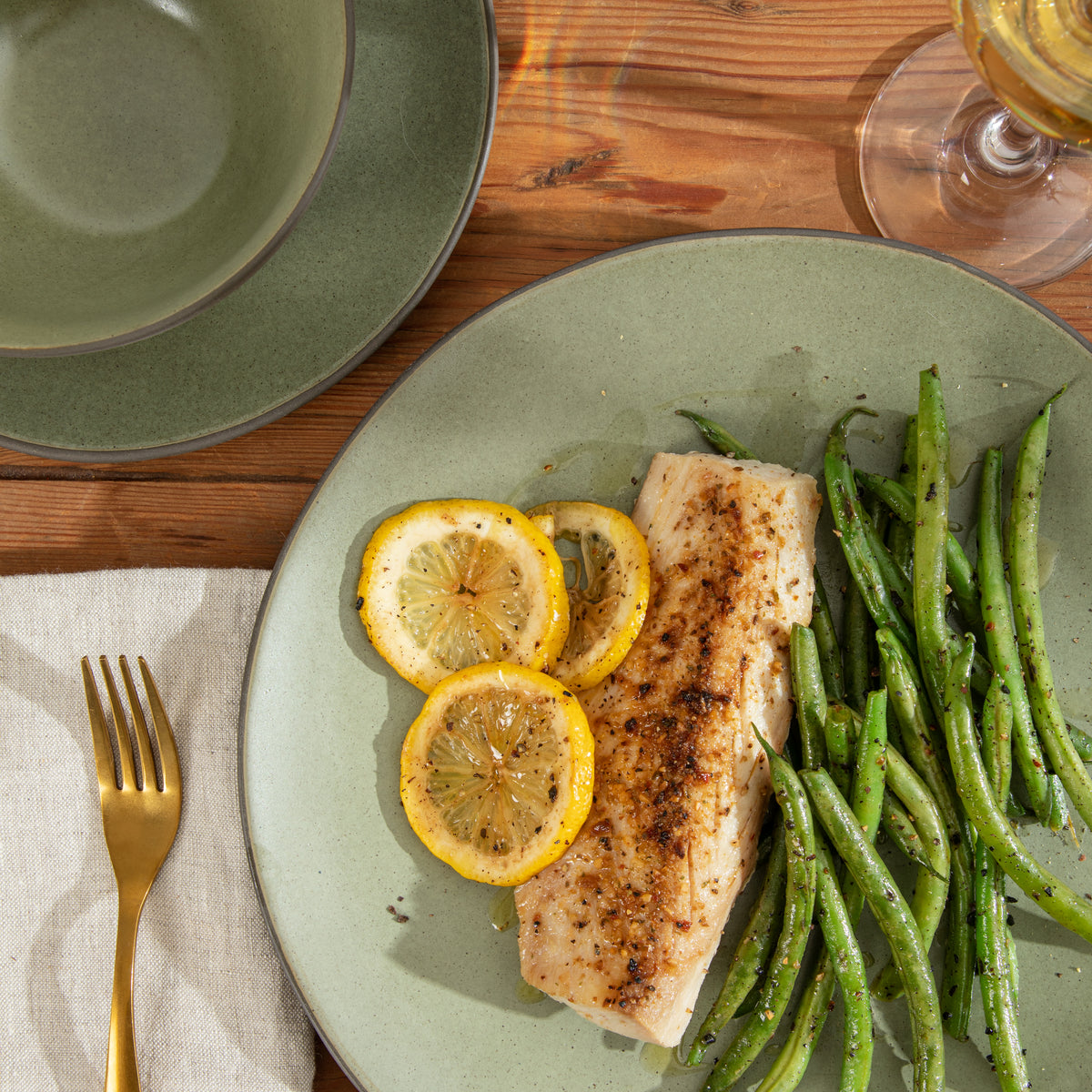 Gibson Elite Oasis Crest 12-Piece Stoneware Dinnerware Set for 4