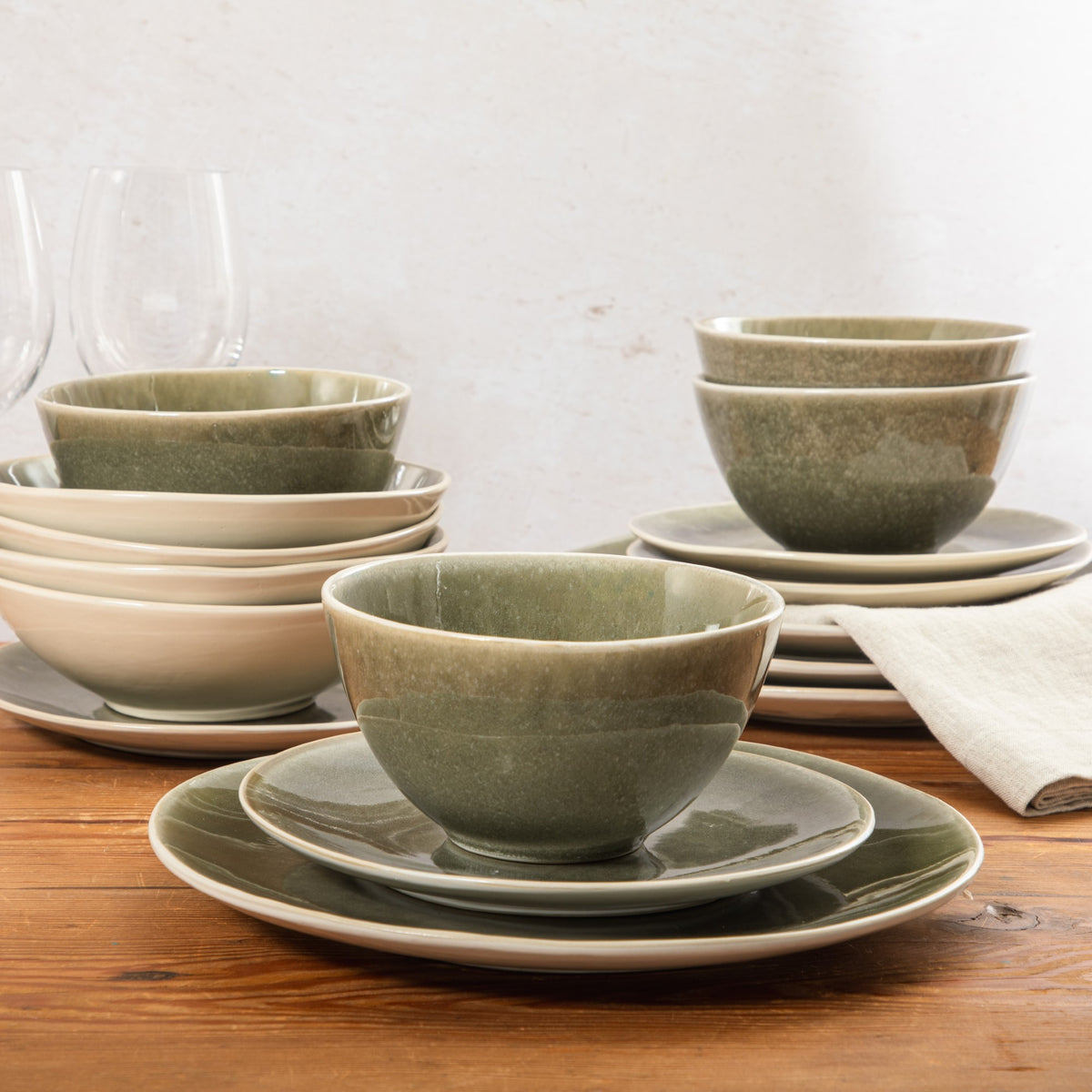 Gibson Elite Cathedral City Dinnerware Set, Green Reactive Glaze Stoneware, Service for 4, 16 Piece