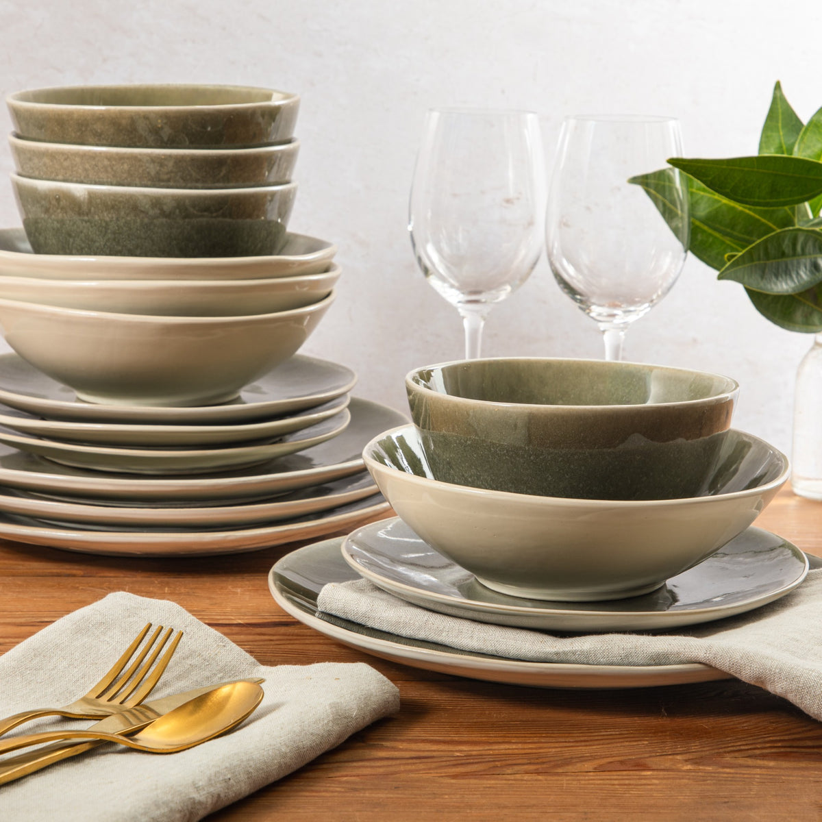 Gibson Elite Cathedral City Dinnerware Set, Green Reactive Glaze Stoneware, Service for 4, 16 Piece