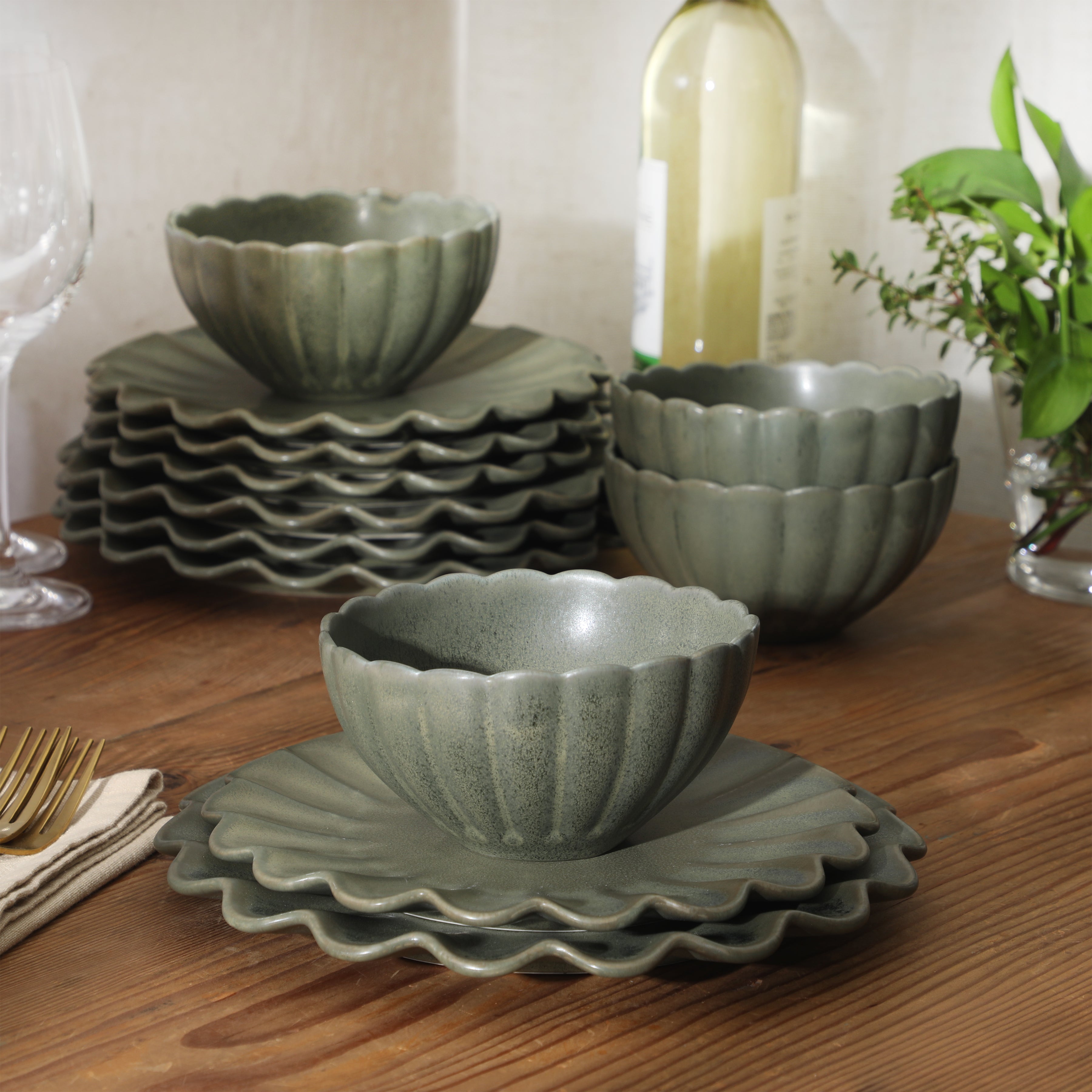 Gibson Elite Plates and Bowls Sets, 12-Piece Stoneware Dinnerware Set for 4, Scalloped Dish Set with Dinner Plates, Salad Plates & Bowls