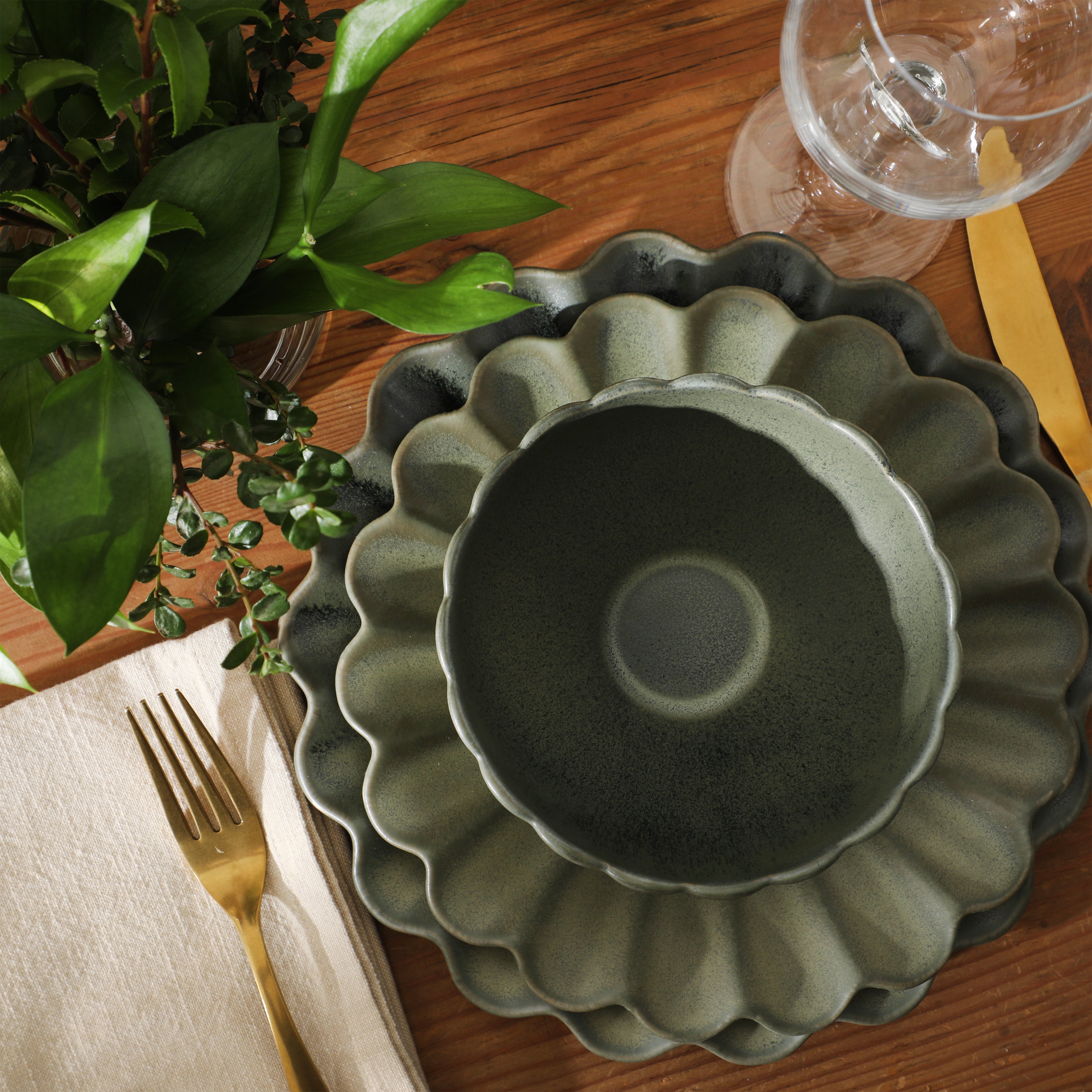 Gibson Elite Plates and Bowls Sets, 12-Piece Stoneware Dinnerware Set for 4, Scalloped Dish Set with Dinner Plates, Salad Plates & Bowls