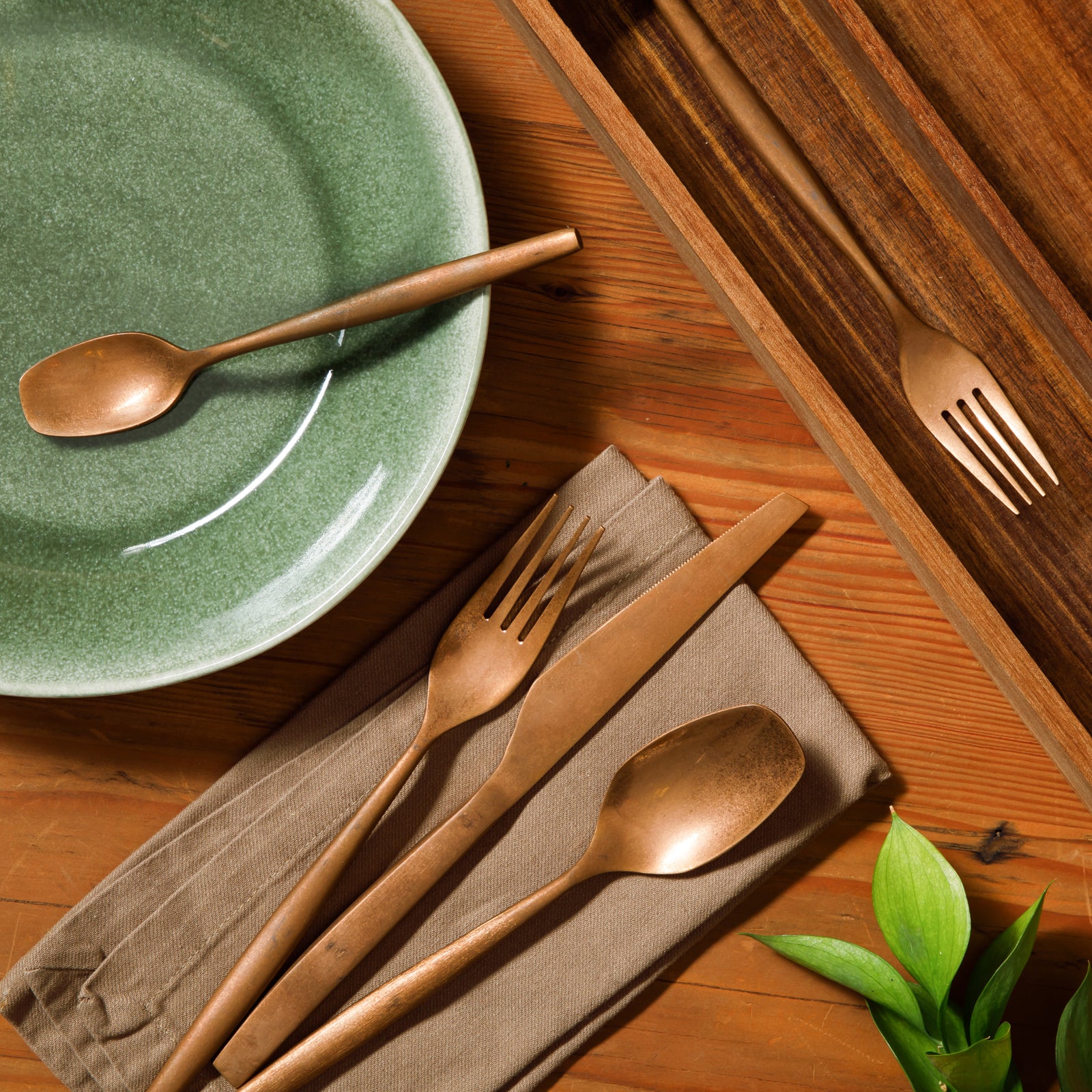 Bloomhouse 20 Piece Stone Washed Flatware 18/10 Stainless Steel Silverware Cutlery Utensil Set With Acacia Wood Caddy - Service for 4