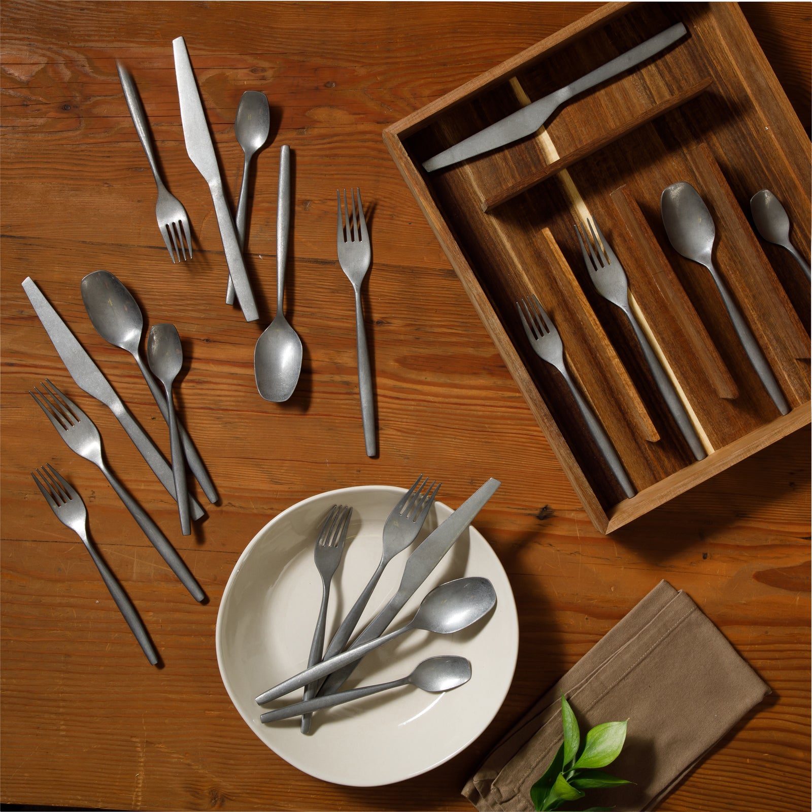 Bloomhouse 20 Piece Stone Washed Flatware 18/10 Stainless Steel Silverware Cutlery Utensil Set With Acacia Wood Caddy - Service for 4