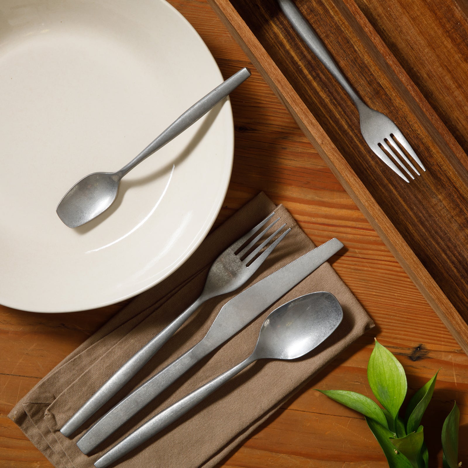 Bloomhouse 20 Piece Stone Washed Flatware 18/10 Stainless Steel Silverware Cutlery Utensil Set With Acacia Wood Caddy - Service for 4
